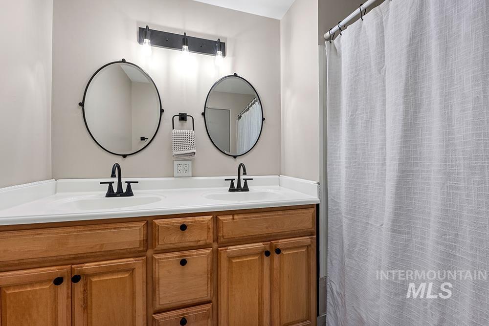 614 S Lawrence Ave, Boise, Idaho 83709, 4 Bedrooms, 3 Bathrooms, Residential For Sale, Price $585,000, 98999663