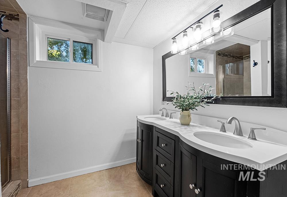 614 S Lawrence Ave, Boise, Idaho 83709, 4 Bedrooms, 3 Bathrooms, Residential For Sale, Price $585,000, 98999663