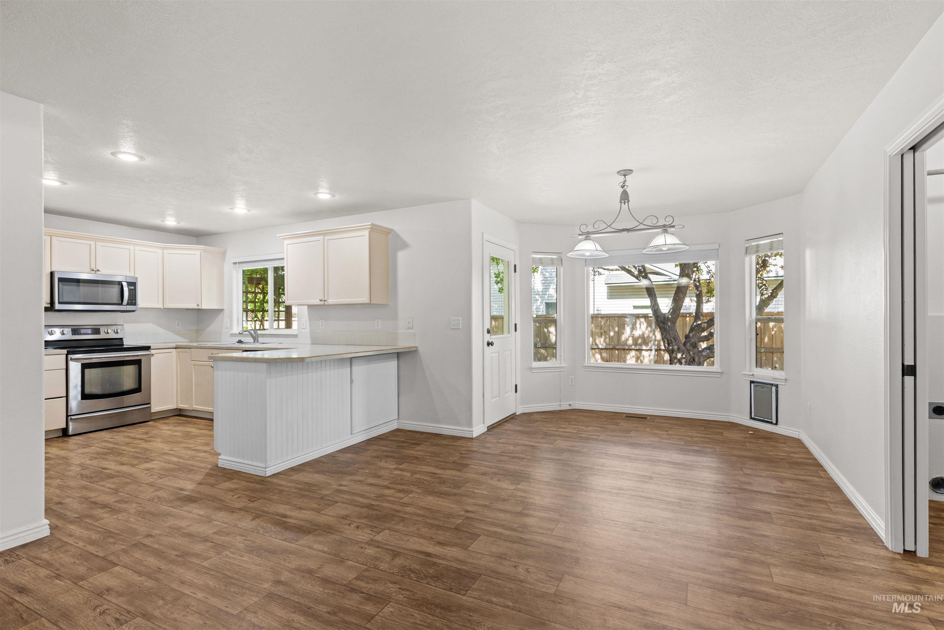 2380 W Baystone Dr, Meridian, Idaho 83646, 3 Bedrooms, 2.5 Bathrooms, Residential For Sale, Price $449,900,MLS 98999671