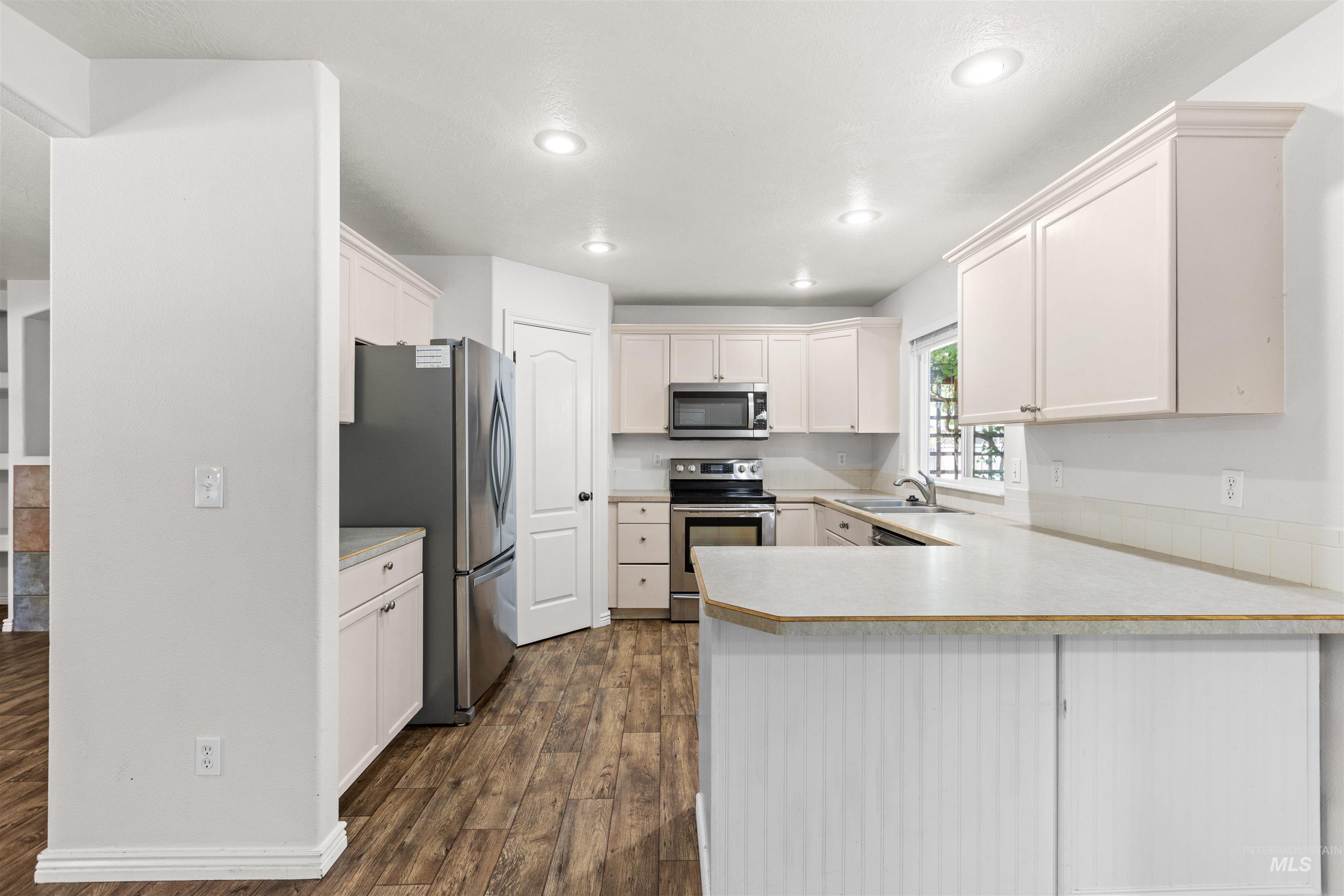 2380 W Baystone Dr, Meridian, Idaho 83646, 3 Bedrooms, 2.5 Bathrooms, Residential For Sale, Price $449,900,MLS 98999671