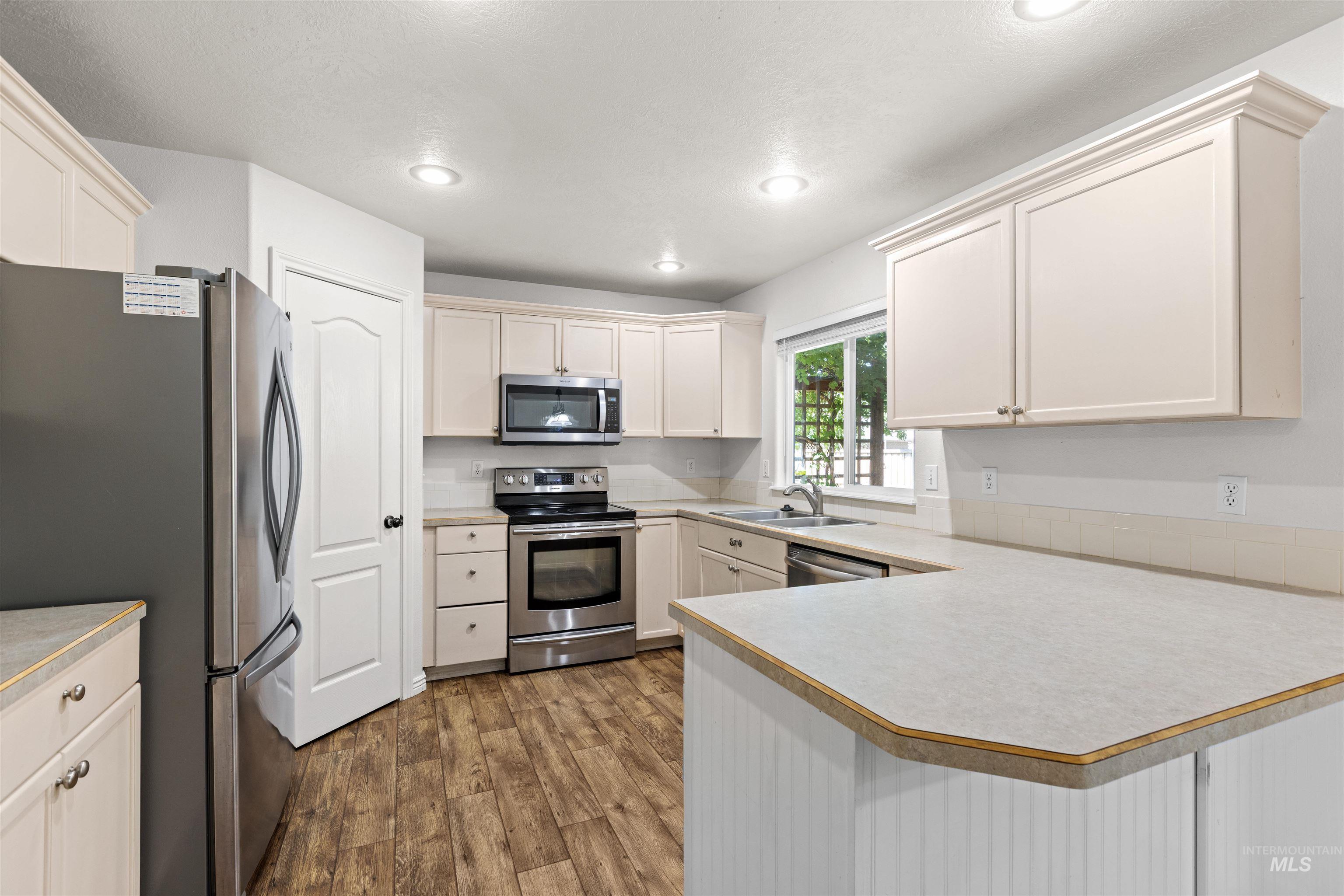 2380 W Baystone Dr, Meridian, Idaho 83646, 3 Bedrooms, 2.5 Bathrooms, Residential For Sale, Price $449,900,MLS 98999671