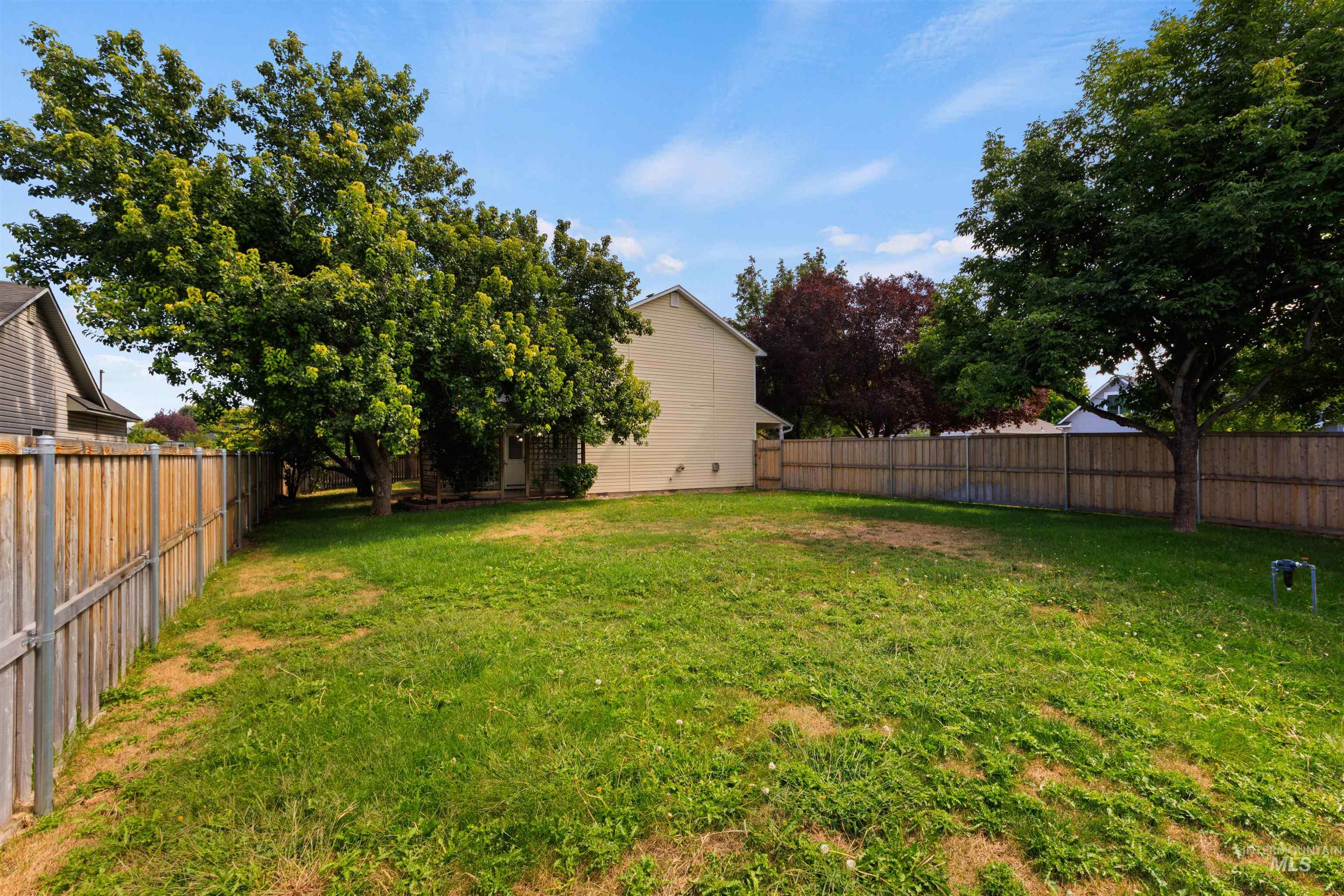 2380 W Baystone Dr, Meridian, Idaho 83646, 3 Bedrooms, 2.5 Bathrooms, Residential For Sale, Price $449,900,MLS 98999671