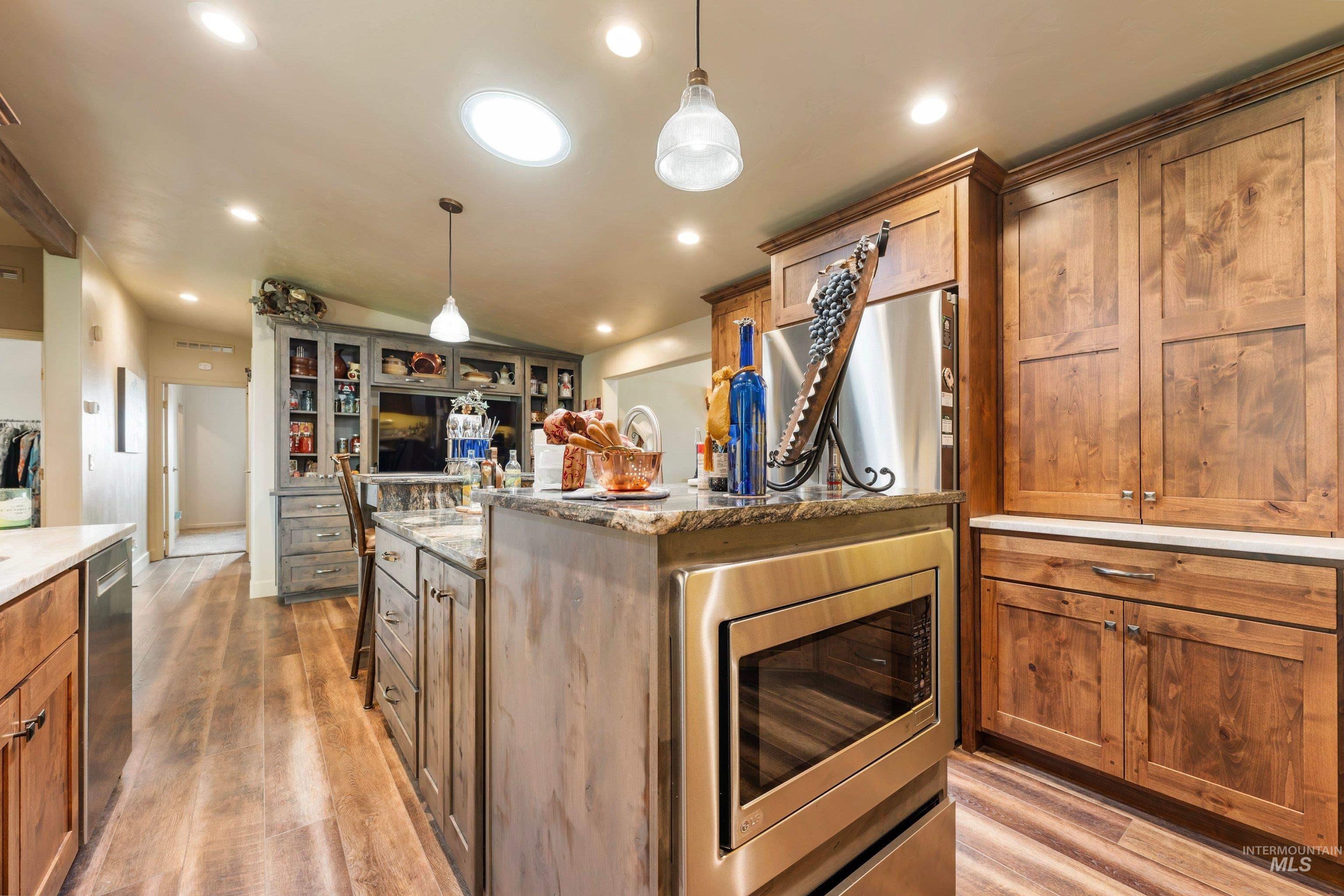 2370 W Lake Hazel Rd, Meridian, Idaho 83642, 3 Bedrooms, 2 Bathrooms, Residential For Sale, Price $869,900, 98999676