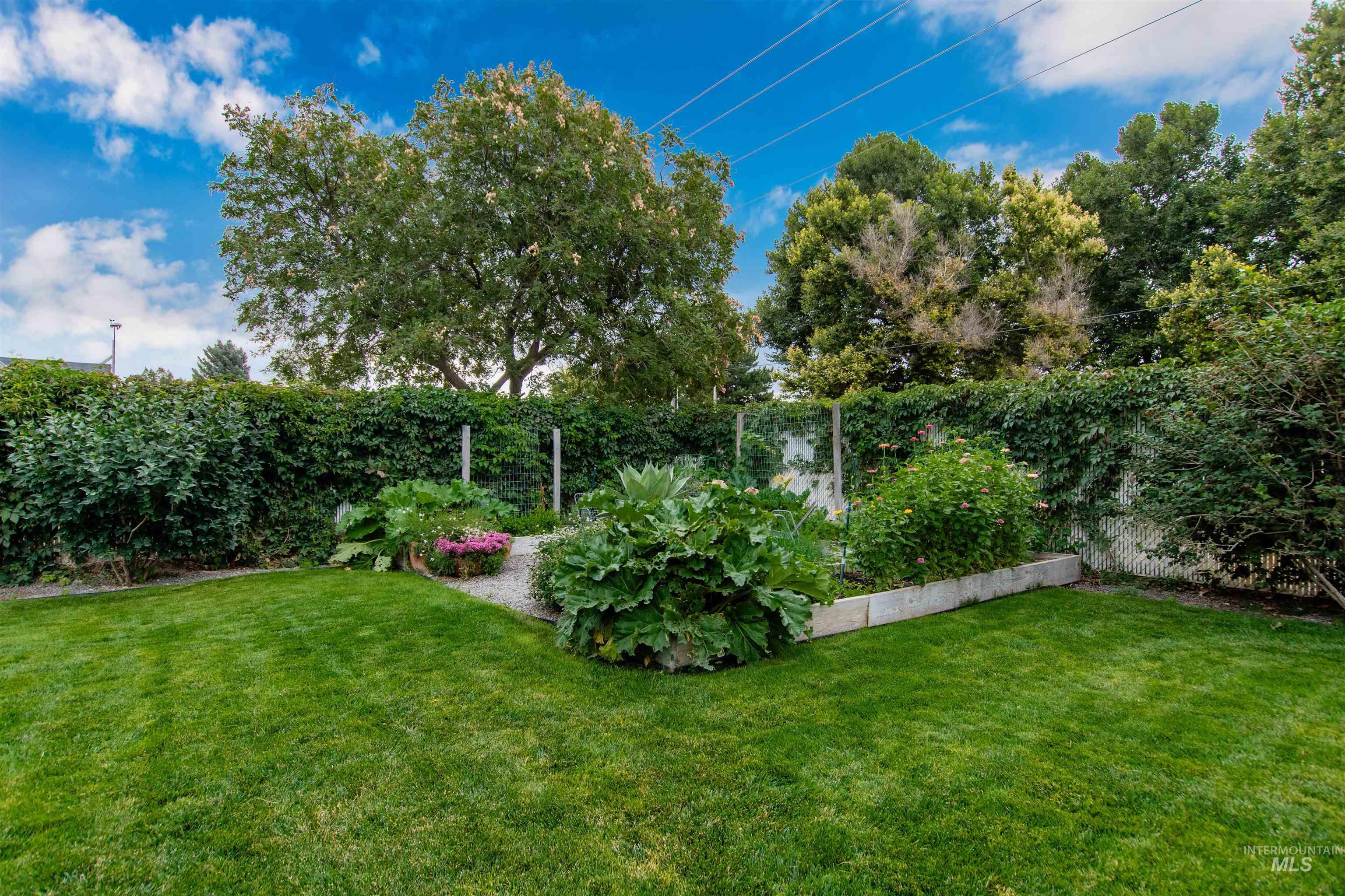 401 Fletcher Drive, Nampa, Idaho 83686, 3 Bedrooms, 2.5 Bathrooms, Residential For Sale, Price $535,000, 98999681