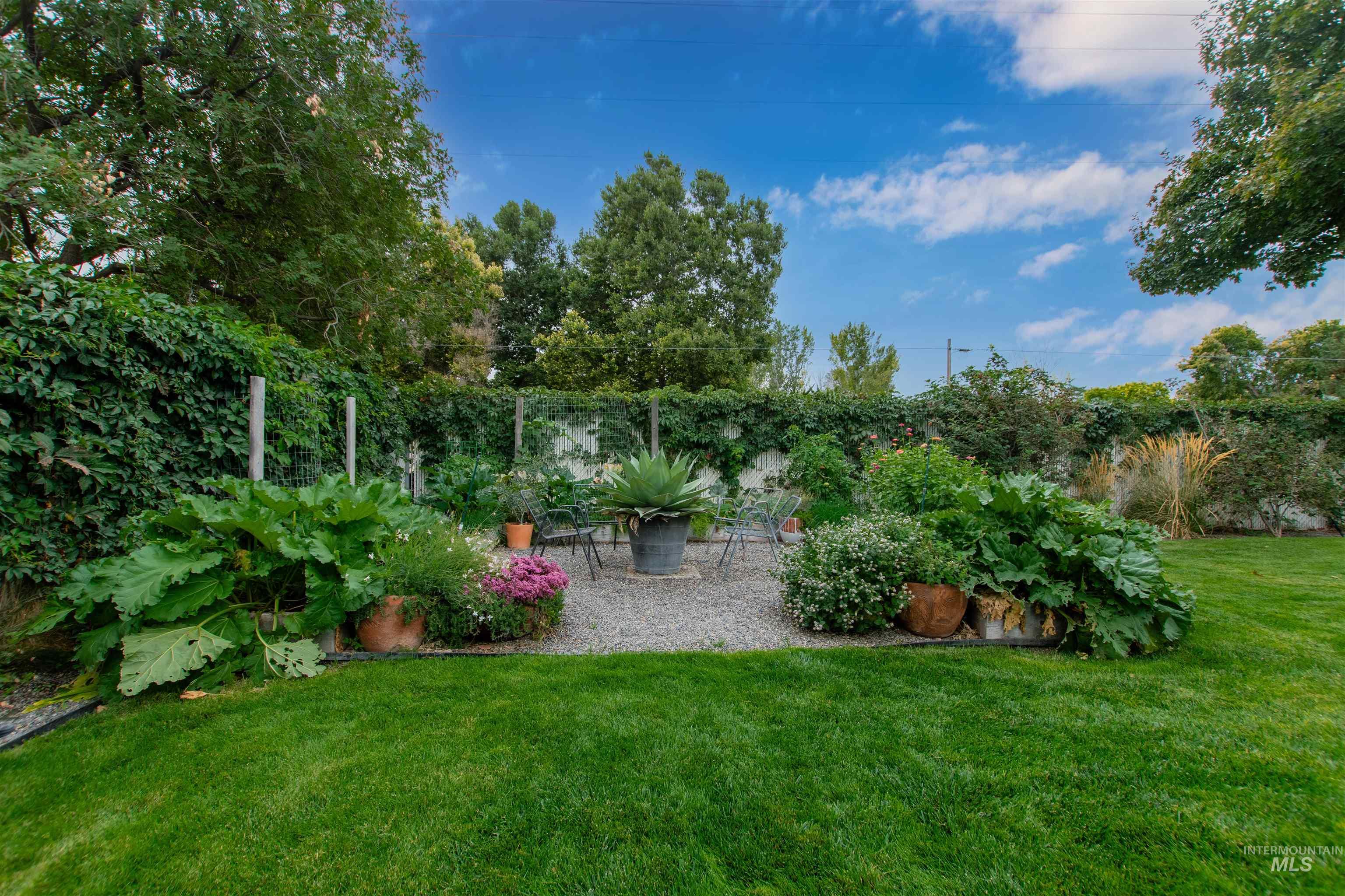 401 Fletcher Drive, Nampa, Idaho 83686, 3 Bedrooms, 2.5 Bathrooms, Residential For Sale, Price $535,000, 98999681