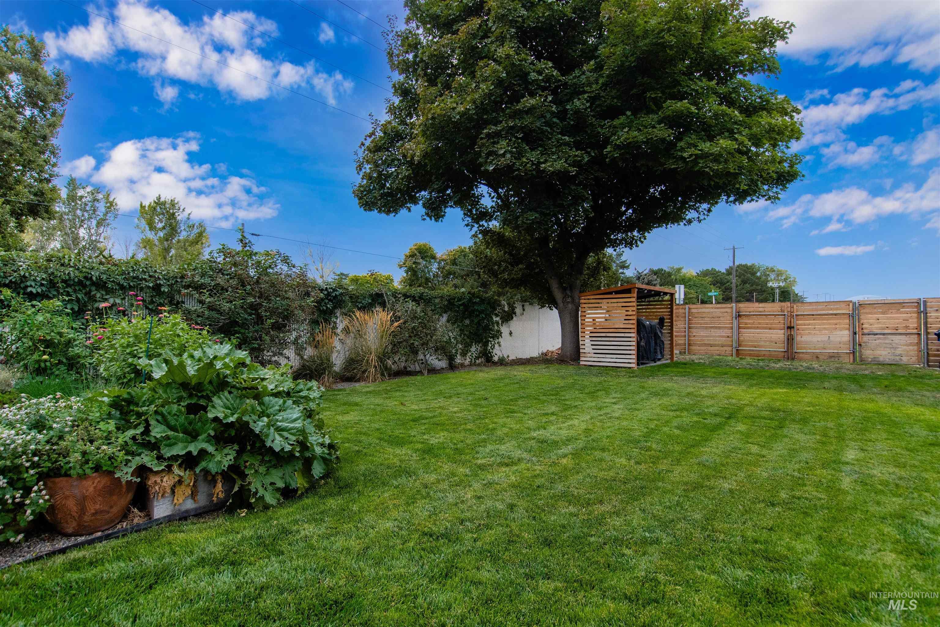 401 Fletcher Drive, Nampa, Idaho 83686, 3 Bedrooms, 2.5 Bathrooms, Residential For Sale, Price $535,000, 98999681