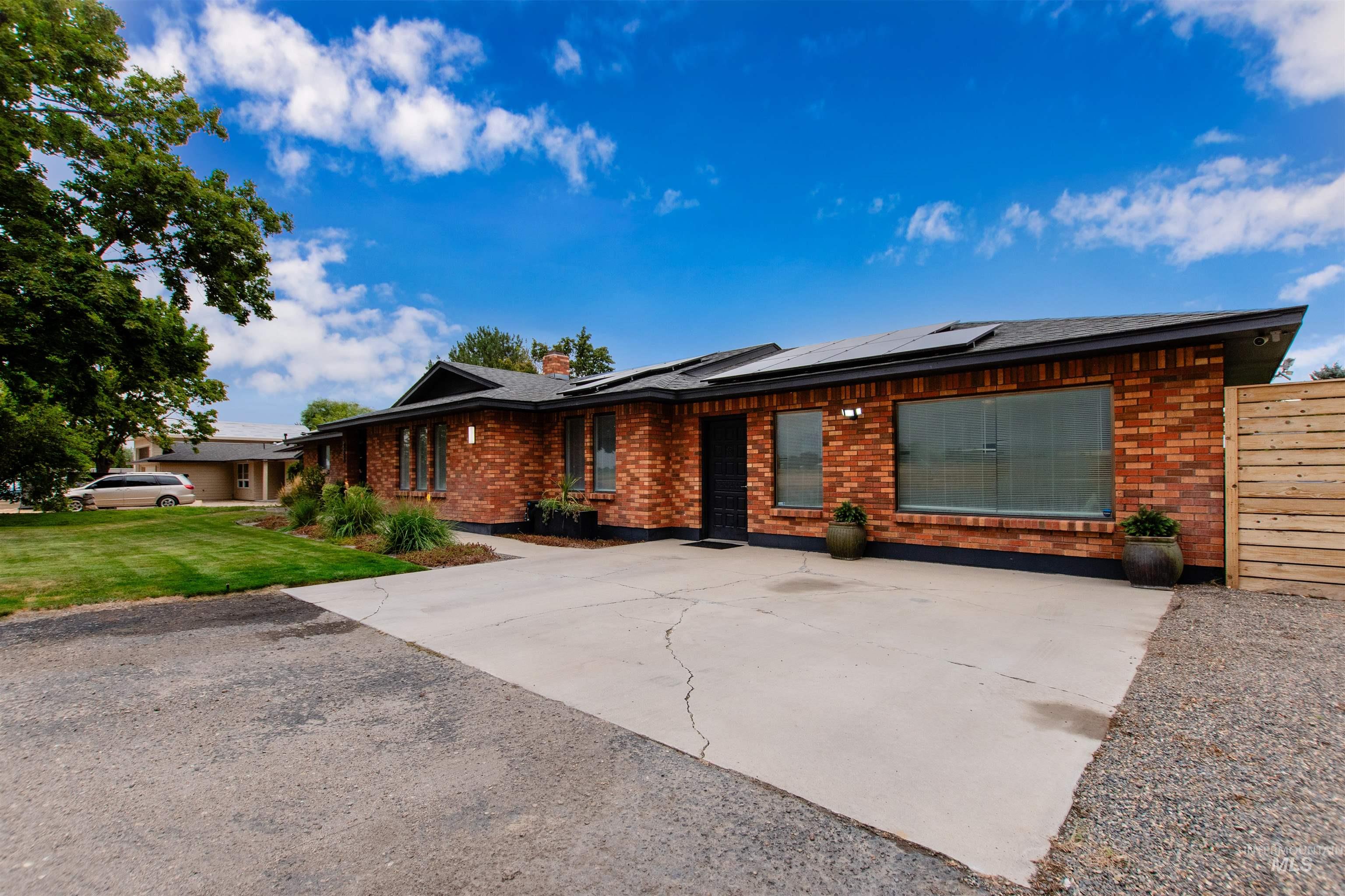 401 Fletcher Drive, Nampa, Idaho 83686, 3 Bedrooms, 2.5 Bathrooms, Residential For Sale, Price $535,000, 98999681