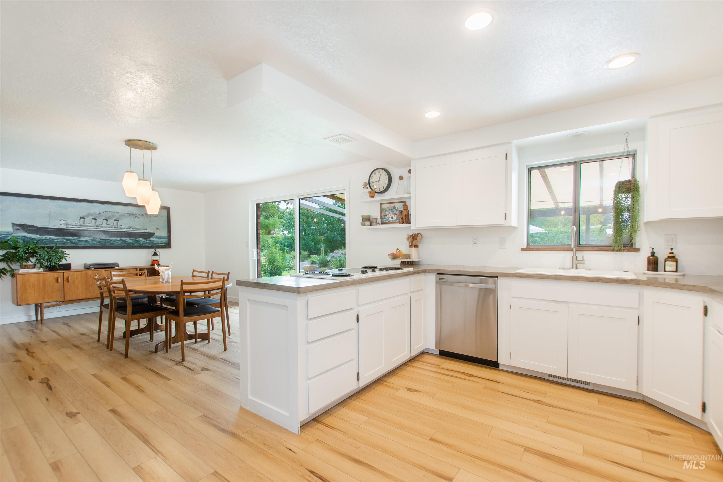 401 Fletcher Drive, Nampa, Idaho 83686, 3 Bedrooms, 2.5 Bathrooms, Residential For Sale, Price $535,000, 98999681