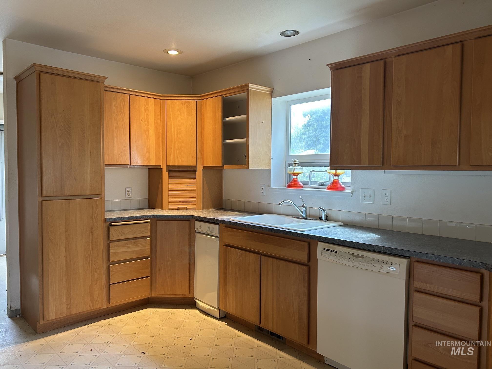 3319 5th St, Lewiston, Idaho 83501, 2 Bedrooms, 2 Bathrooms, Residential For Sale, Price $289,000, 98999682