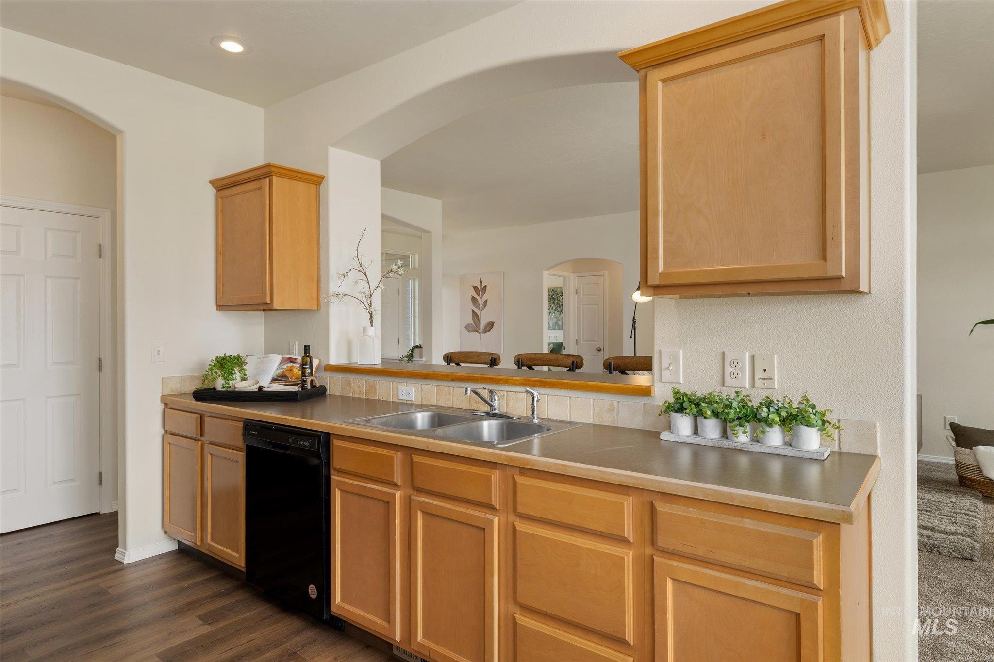 6157 N Silver Elm Way, Meridian, Idaho 83646, 3 Bedrooms, 2 Bathrooms, Residential For Sale, Price $450,000, 98999690