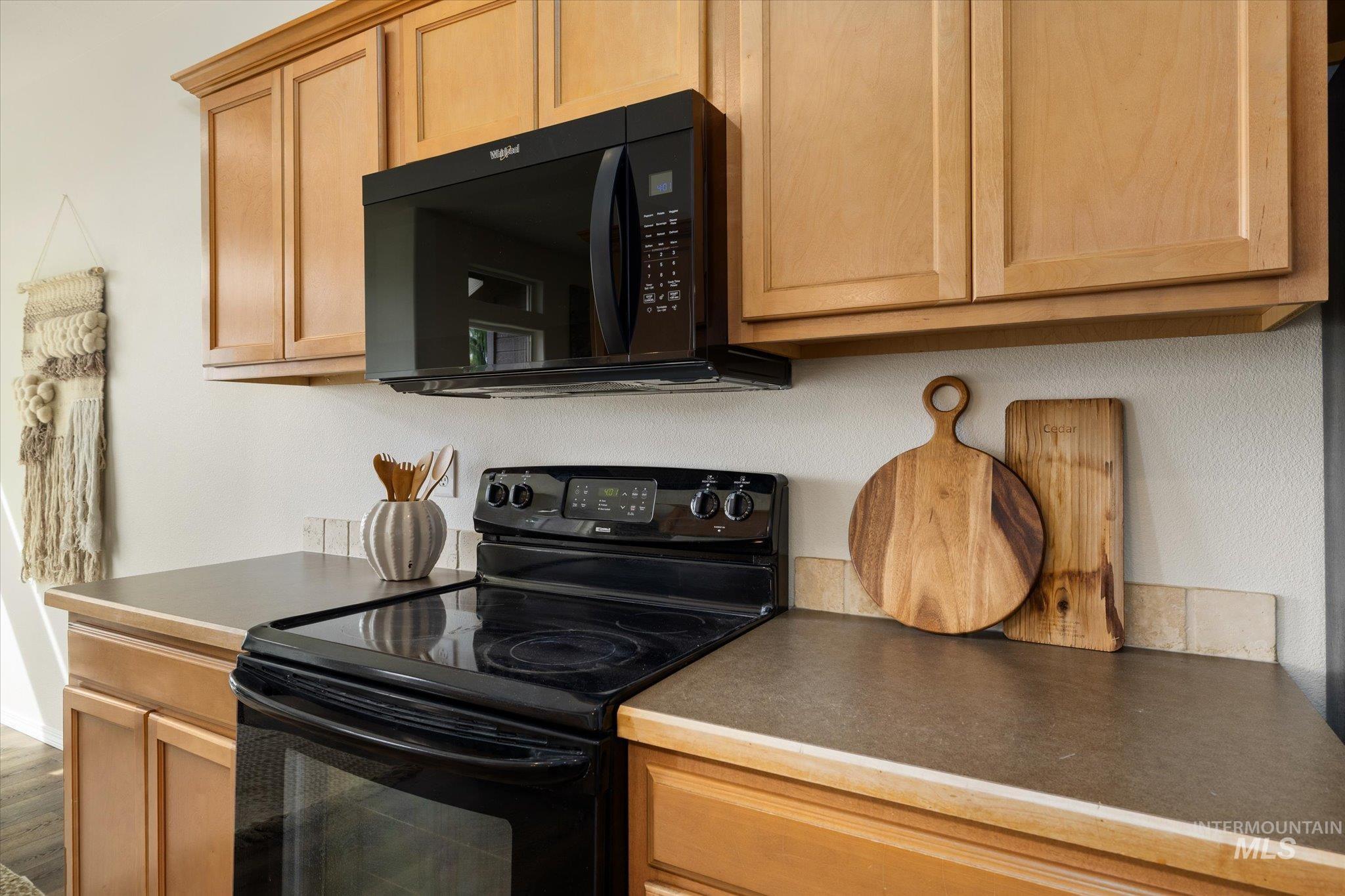 6157 N Silver Elm Way, Meridian, Idaho 83646, 3 Bedrooms, 2 Bathrooms, Residential For Sale, Price $450,000, 98999690