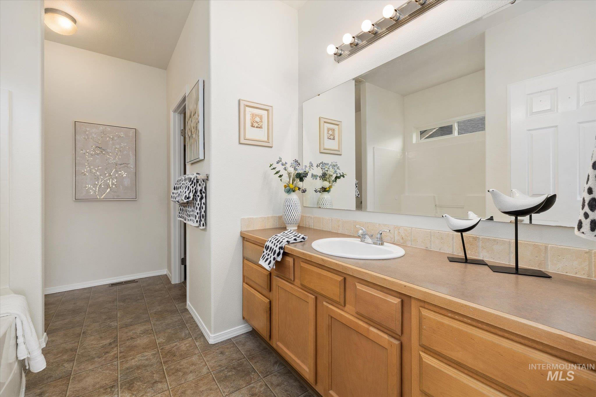 6157 N Silver Elm Way, Meridian, Idaho 83646, 3 Bedrooms, 2 Bathrooms, Residential For Sale, Price $450,000, 98999690