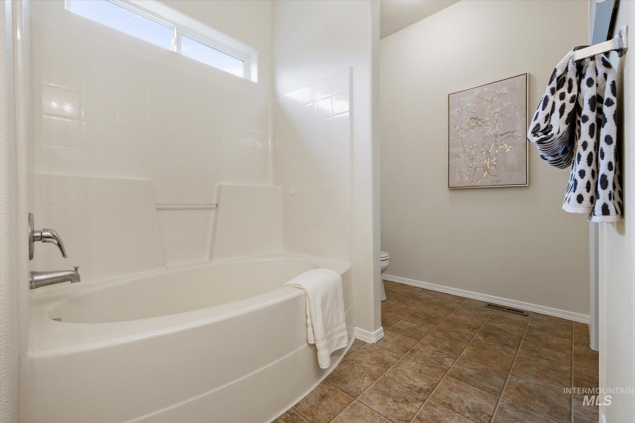 6157 N Silver Elm Way, Meridian, Idaho 83646, 3 Bedrooms, 2 Bathrooms, Residential For Sale, Price $450,000, 98999690
