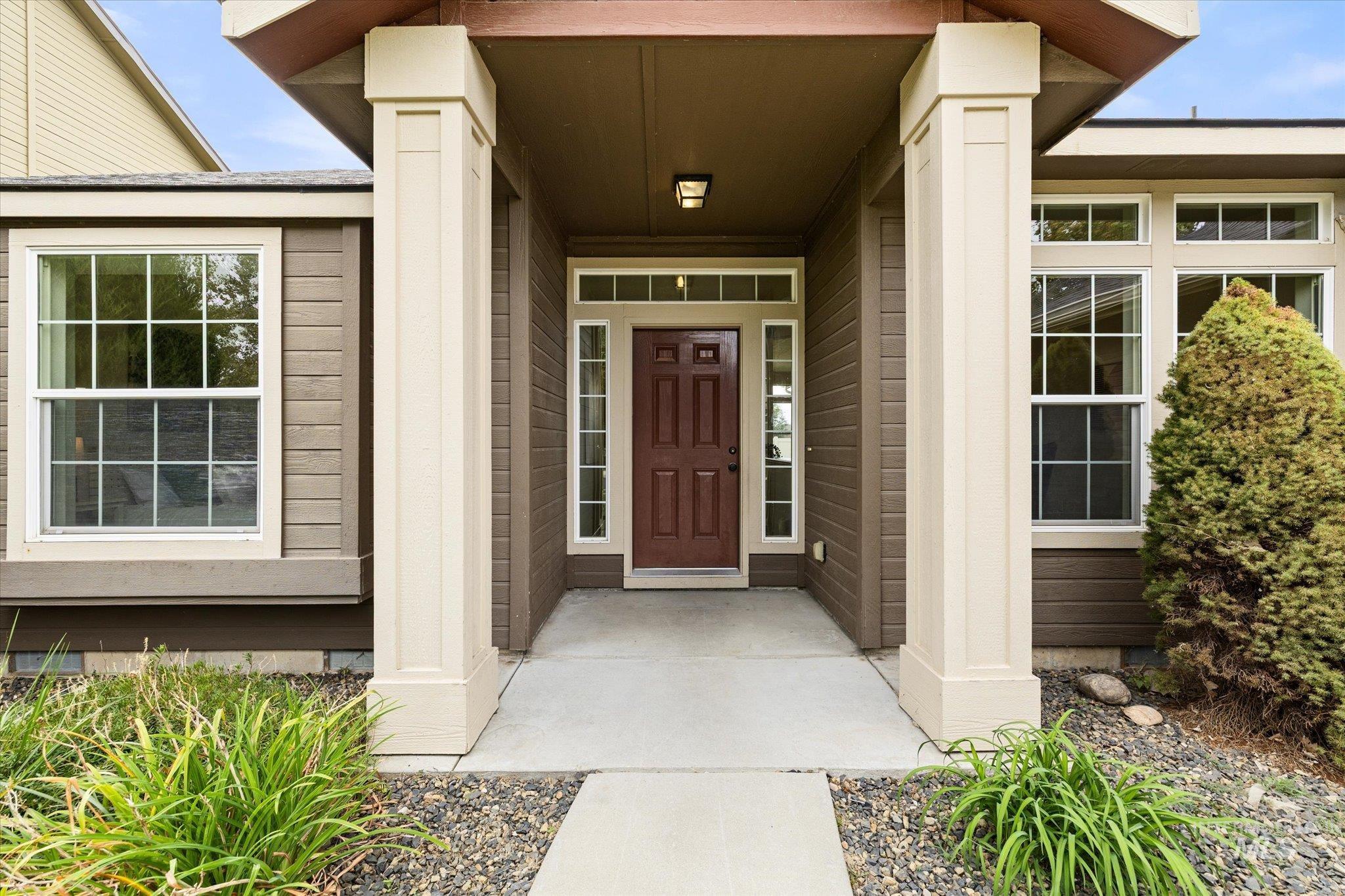 6157 N Silver Elm Way, Meridian, Idaho 83646, 3 Bedrooms, 2 Bathrooms, Residential For Sale, Price $450,000, 98999690