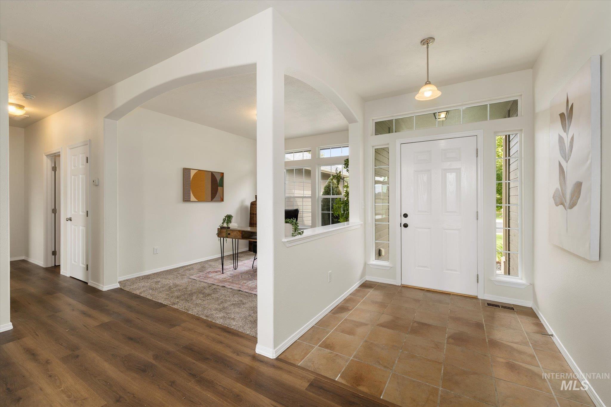 6157 N Silver Elm Way, Meridian, Idaho 83646, 3 Bedrooms, 2 Bathrooms, Residential For Sale, Price $450,000, 98999690