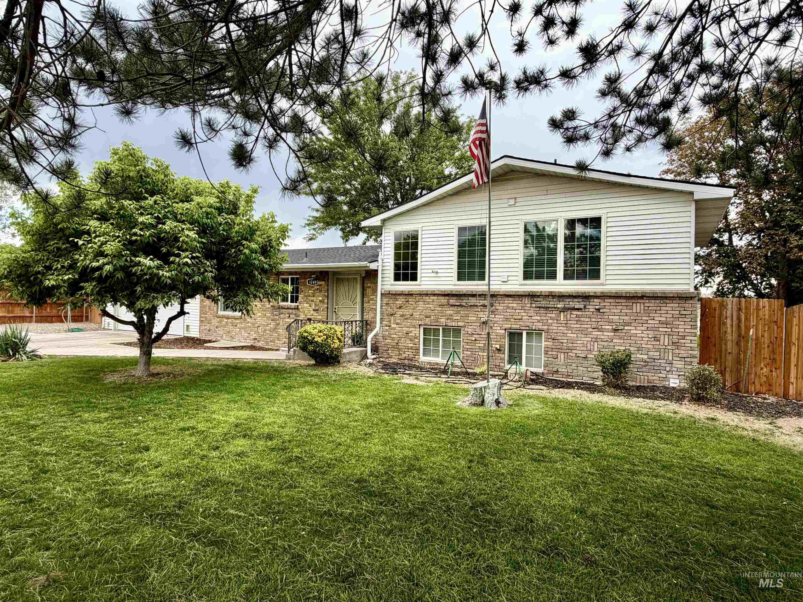 1249 Evergreen Dr., Twin Falls, Idaho 83301, 7 Bedrooms, 3 Bathrooms, Residential For Sale, Price $449,000, 98999692