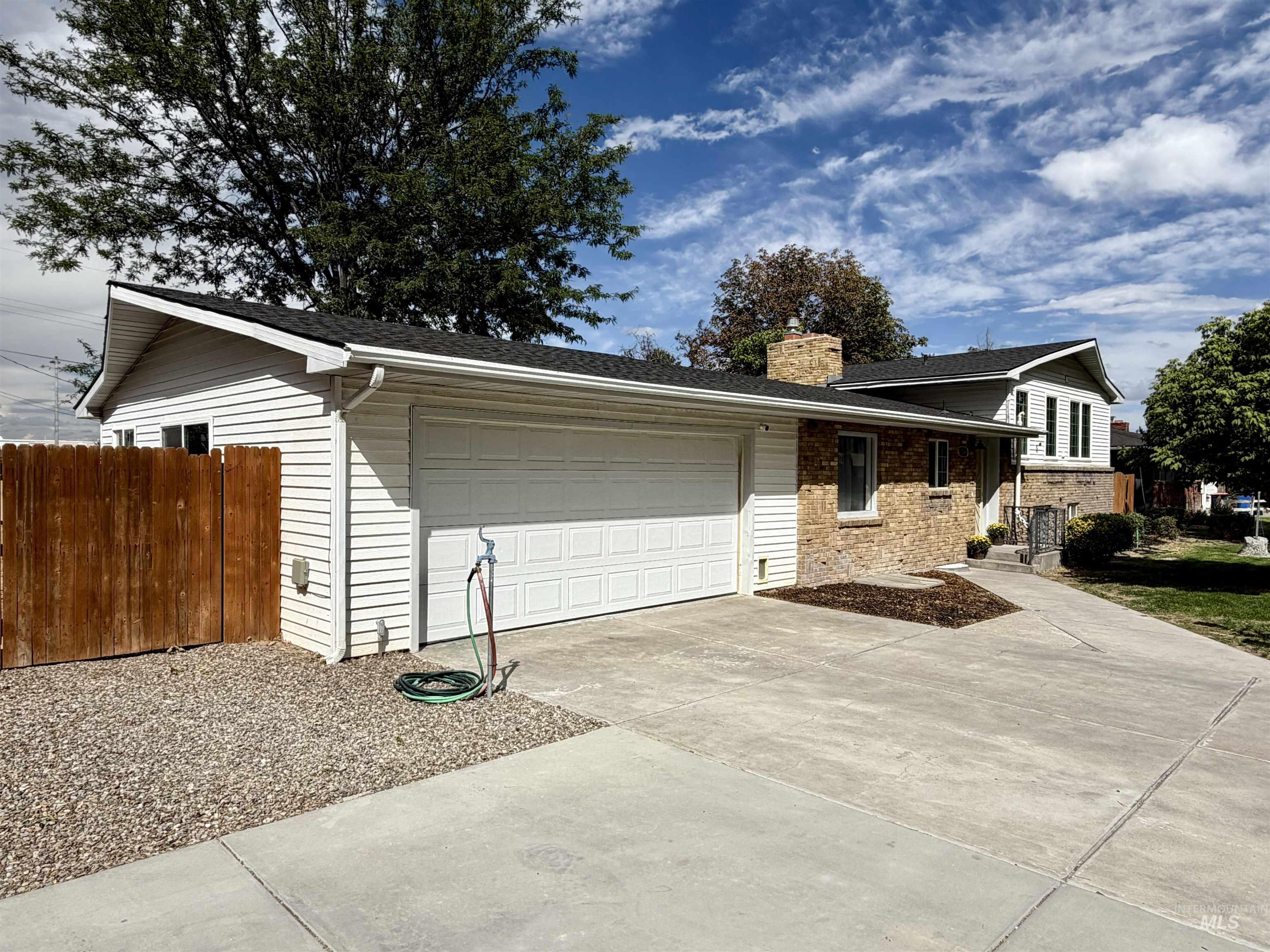1249 Evergreen Dr., Twin Falls, Idaho 83301, 7 Bedrooms, 3 Bathrooms, Residential For Sale, Price $449,000, 98999692
