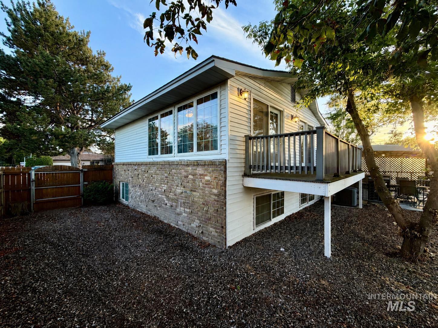1249 Evergreen Dr., Twin Falls, Idaho 83301, 7 Bedrooms, 3 Bathrooms, Residential For Sale, Price $449,000, 98999692