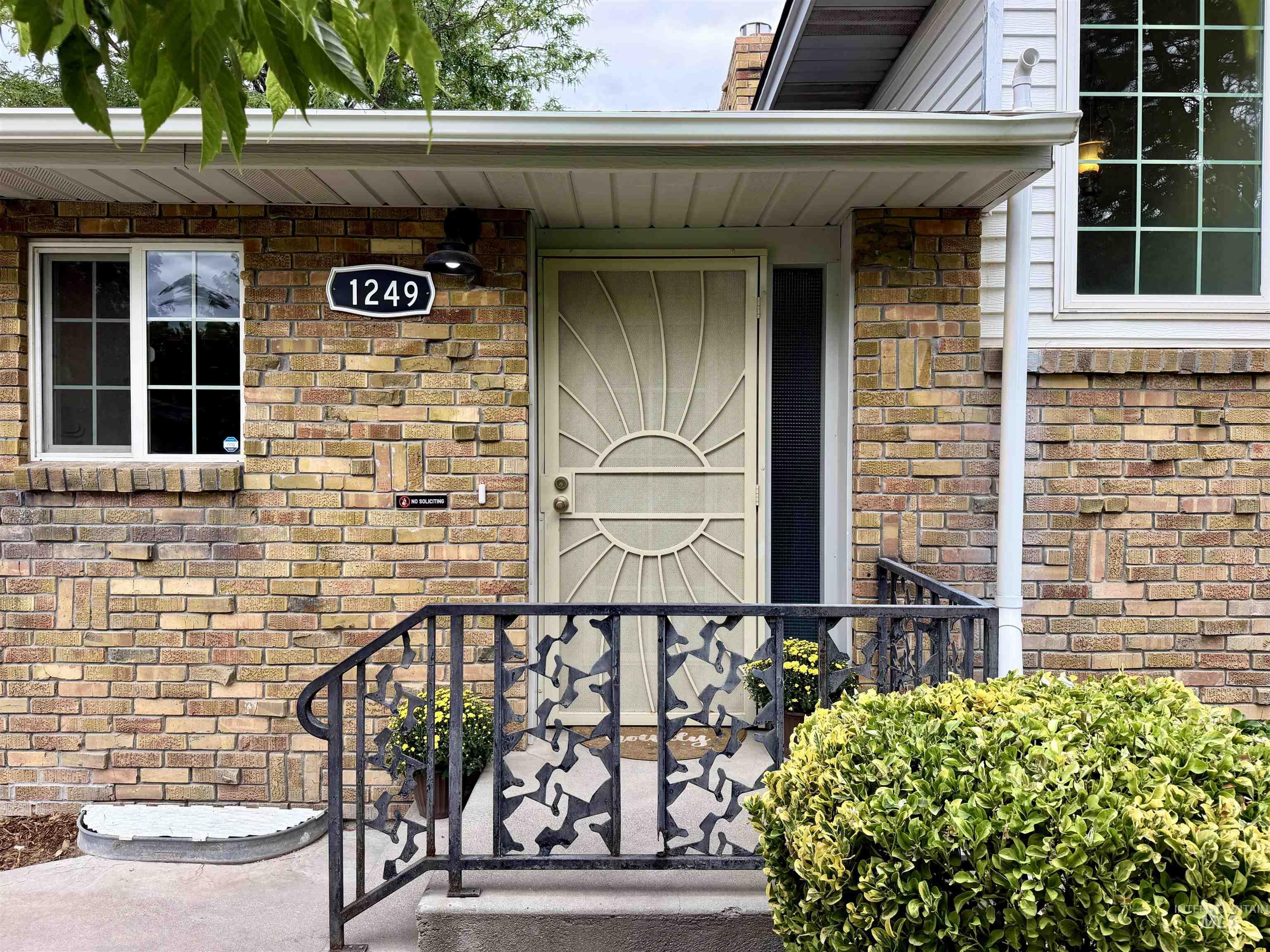 1249 Evergreen Dr., Twin Falls, Idaho 83301, 7 Bedrooms, 3 Bathrooms, Residential For Sale, Price $449,000, 98999692