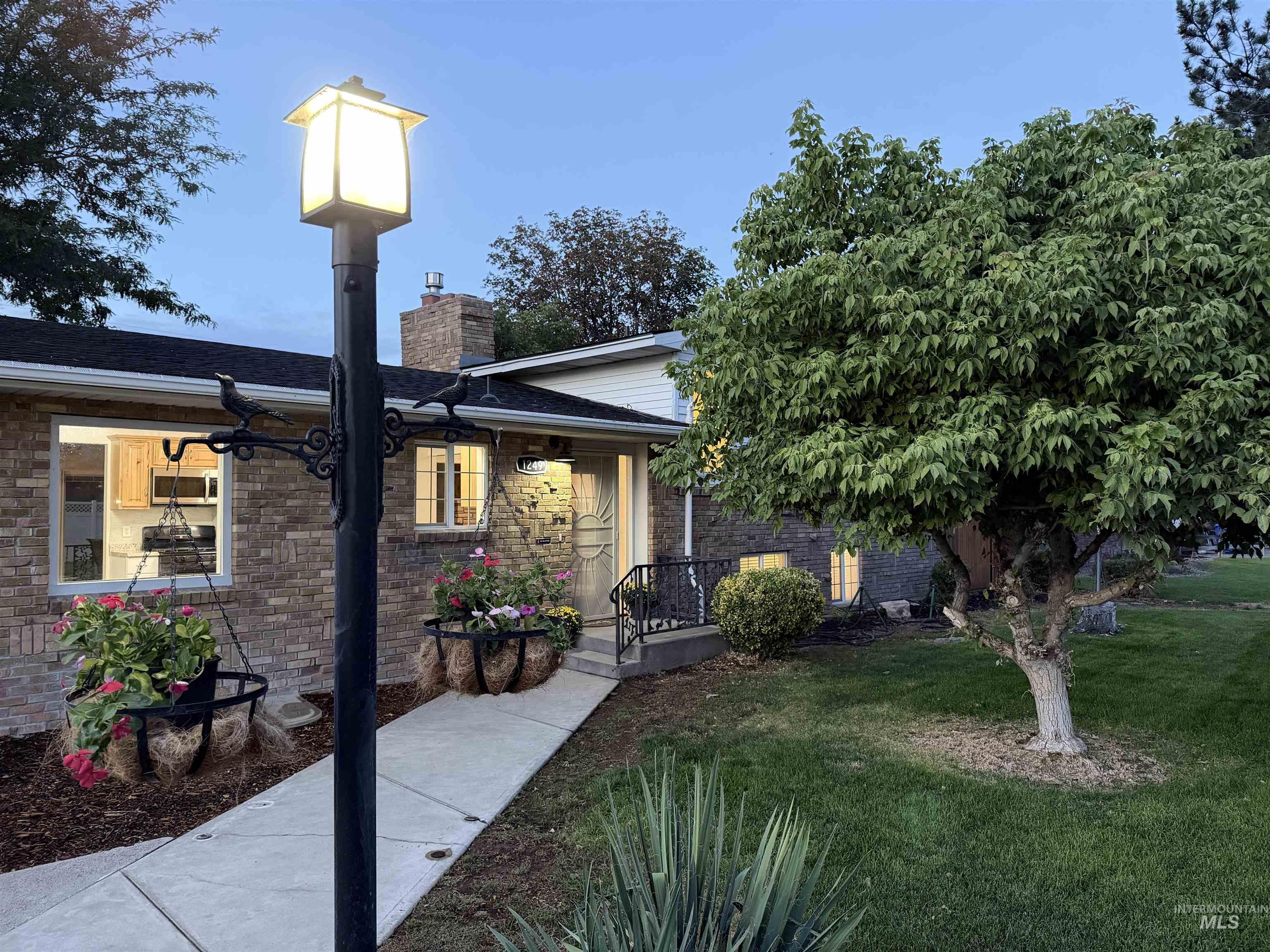 1249 Evergreen Dr., Twin Falls, Idaho 83301, 7 Bedrooms, 3 Bathrooms, Residential For Sale, Price $449,000, 98999692