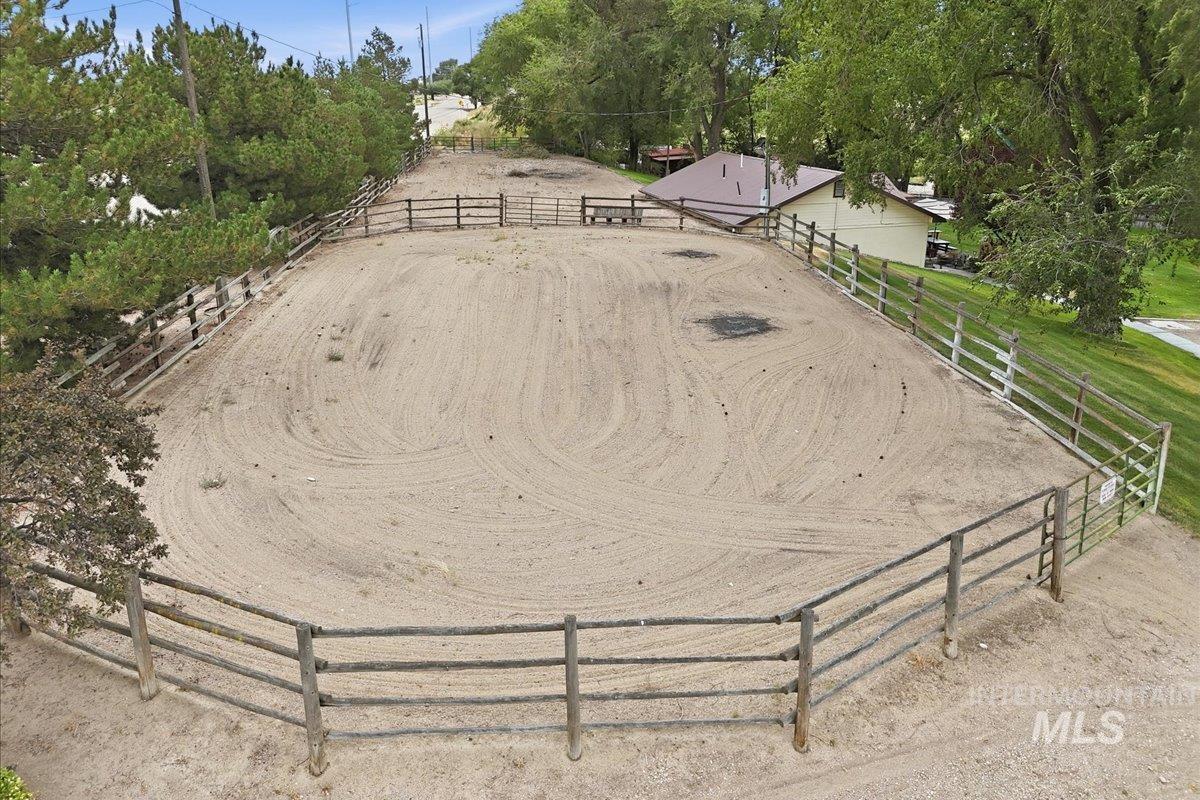 28725 Hwy 30, Caldwell, Idaho 83607, 3 Bedrooms, 1 Bathroom, Residential For Sale, Price $575,000, 98999695