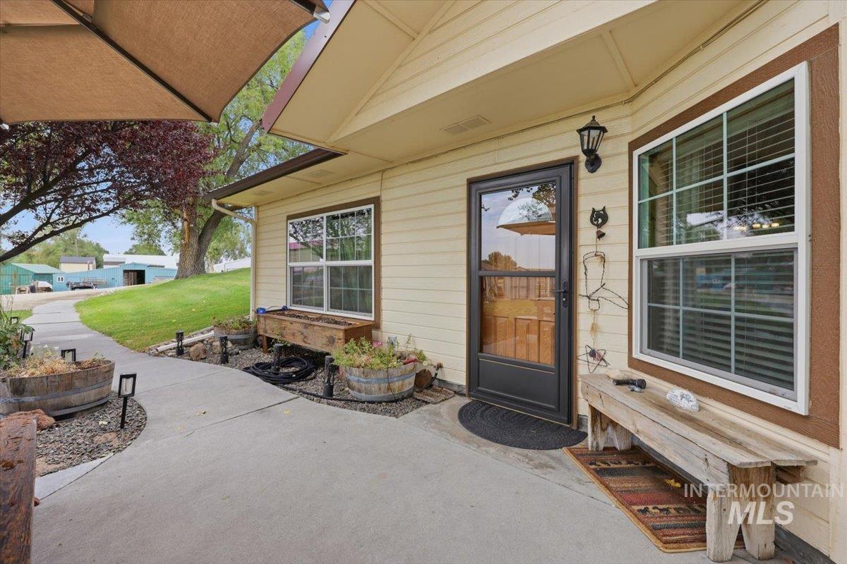 28725 Hwy 30, Caldwell, Idaho 83607, 3 Bedrooms, 1 Bathroom, Residential For Sale, Price $575,000, 98999695
