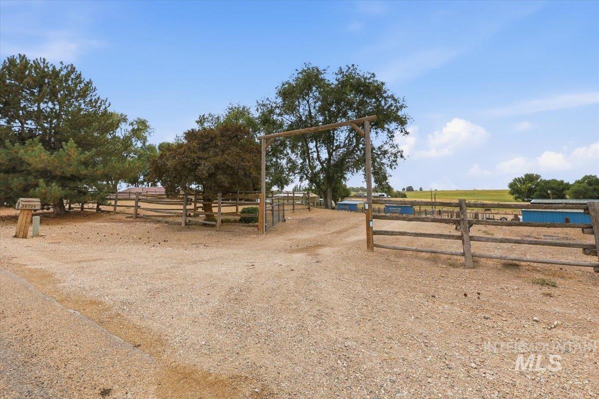 28725 Hwy 30, Caldwell, Idaho 83607, 3 Bedrooms, 1 Bathroom, Residential For Sale, Price $575,000, 98999695
