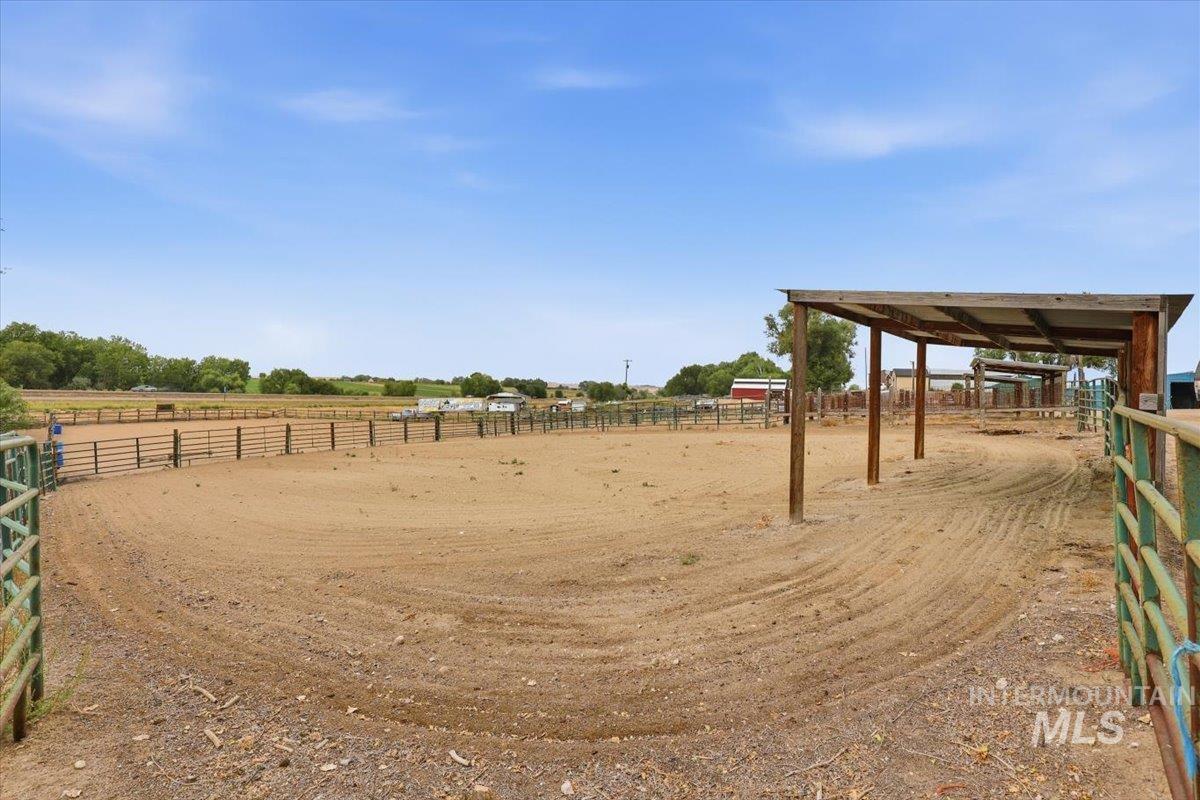 28725 Hwy 30, Caldwell, Idaho 83607, 3 Bedrooms, 1 Bathroom, Residential For Sale, Price $575,000, 98999695