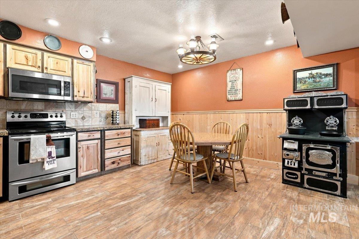 28725 Hwy 30, Caldwell, Idaho 83607, 3 Bedrooms, 1 Bathroom, Residential For Sale, Price $575,000, 98999695