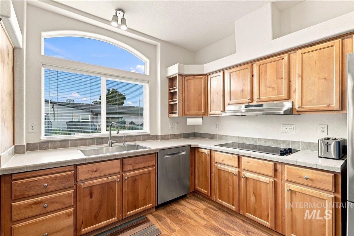 421 S Curtis RD, Boise, Idaho 83705, 4 Bedrooms, 2 Bathrooms, Residential For Sale, Price $320,000, 98999698