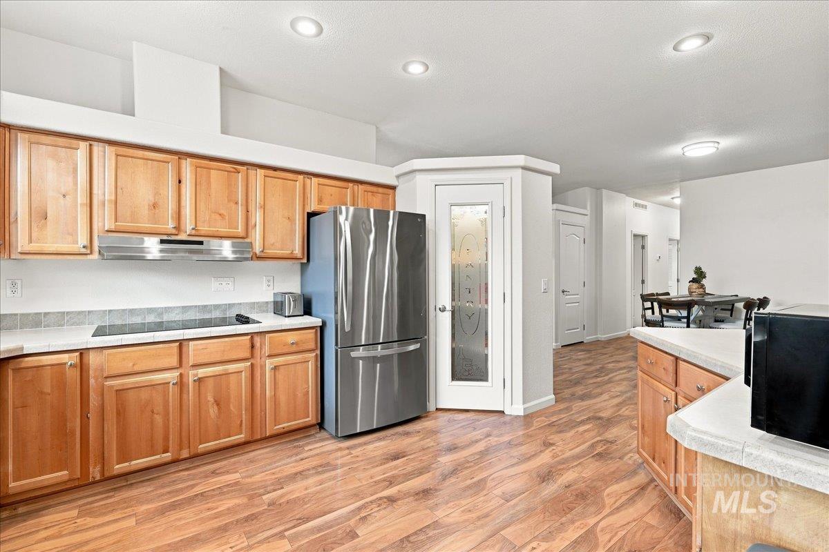 421 S Curtis RD, Boise, Idaho 83705, 4 Bedrooms, 2 Bathrooms, Residential For Sale, Price $320,000, 98999698