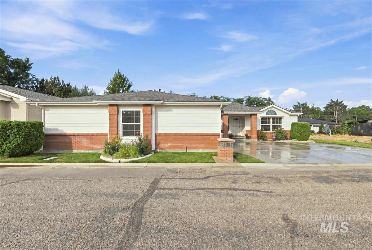 421 S Curtis RD, Boise, Idaho 83705, 4 Bedrooms, 2 Bathrooms, Residential For Sale, Price $320,000, 98999698