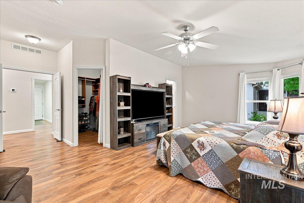 421 S Curtis RD, Boise, Idaho 83705, 4 Bedrooms, 2 Bathrooms, Residential For Sale, Price $320,000, 98999698