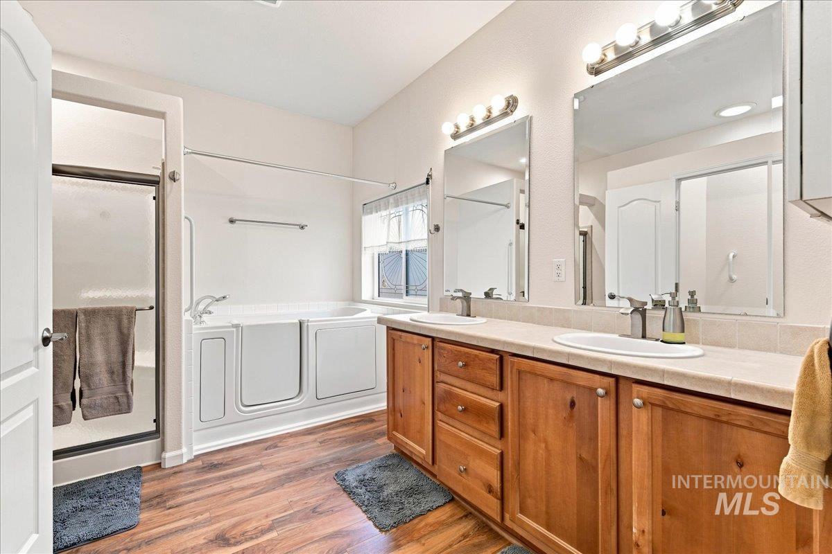 421 S Curtis RD, Boise, Idaho 83705, 4 Bedrooms, 2 Bathrooms, Residential For Sale, Price $320,000, 98999698