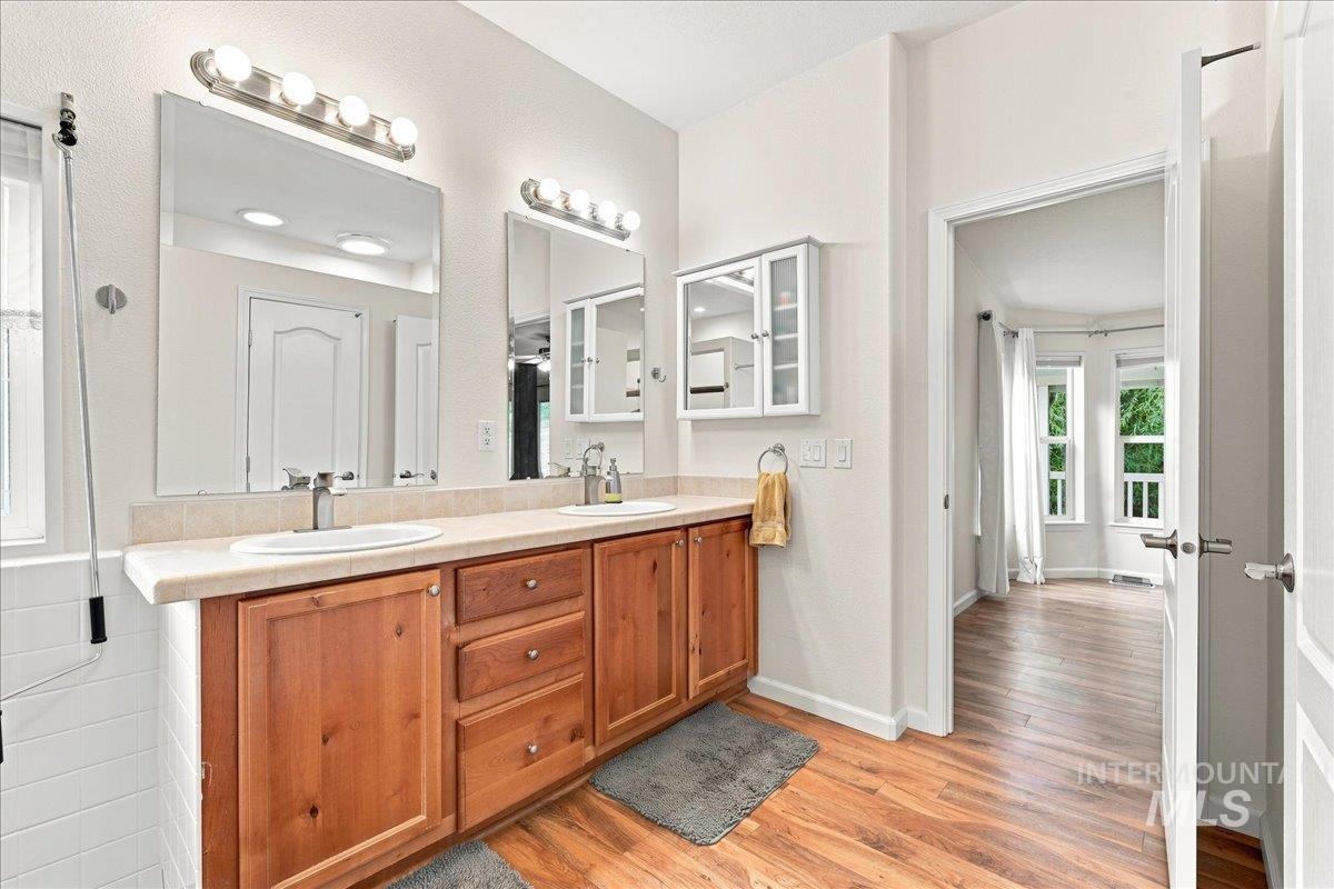 421 S Curtis RD, Boise, Idaho 83705, 4 Bedrooms, 2 Bathrooms, Residential For Sale, Price $320,000, 98999698
