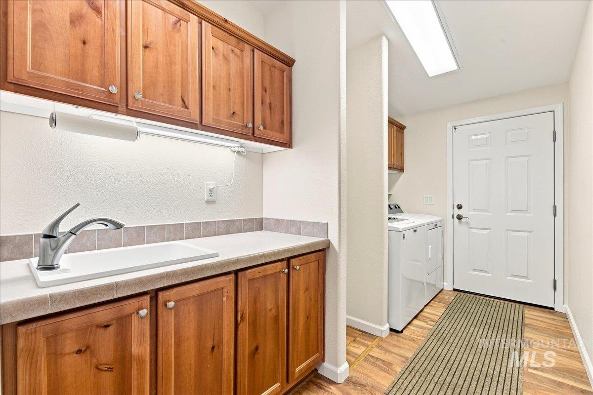 421 S Curtis RD, Boise, Idaho 83705, 4 Bedrooms, 2 Bathrooms, Residential For Sale, Price $320,000, 98999698