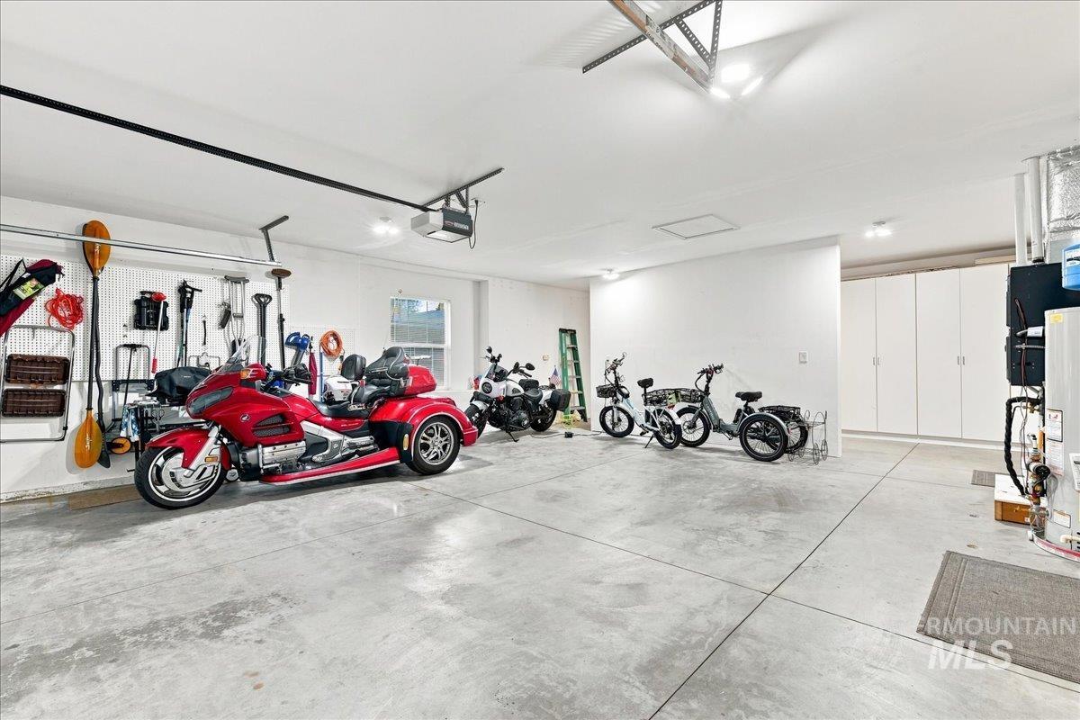 421 S Curtis RD, Boise, Idaho 83705, 4 Bedrooms, 2 Bathrooms, Residential For Sale, Price $320,000, 98999698