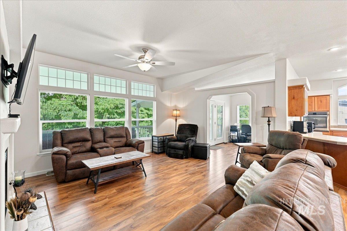421 S Curtis RD, Boise, Idaho 83705, 4 Bedrooms, 2 Bathrooms, Residential For Sale, Price $320,000, 98999698