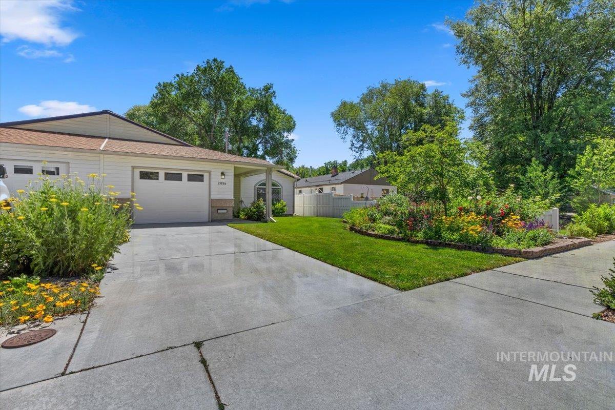 2056 N 28th, Boise, Idaho 83703, 2 Bedrooms, 2 Bathrooms, Residential For Sale, Price $425,900, 98999700