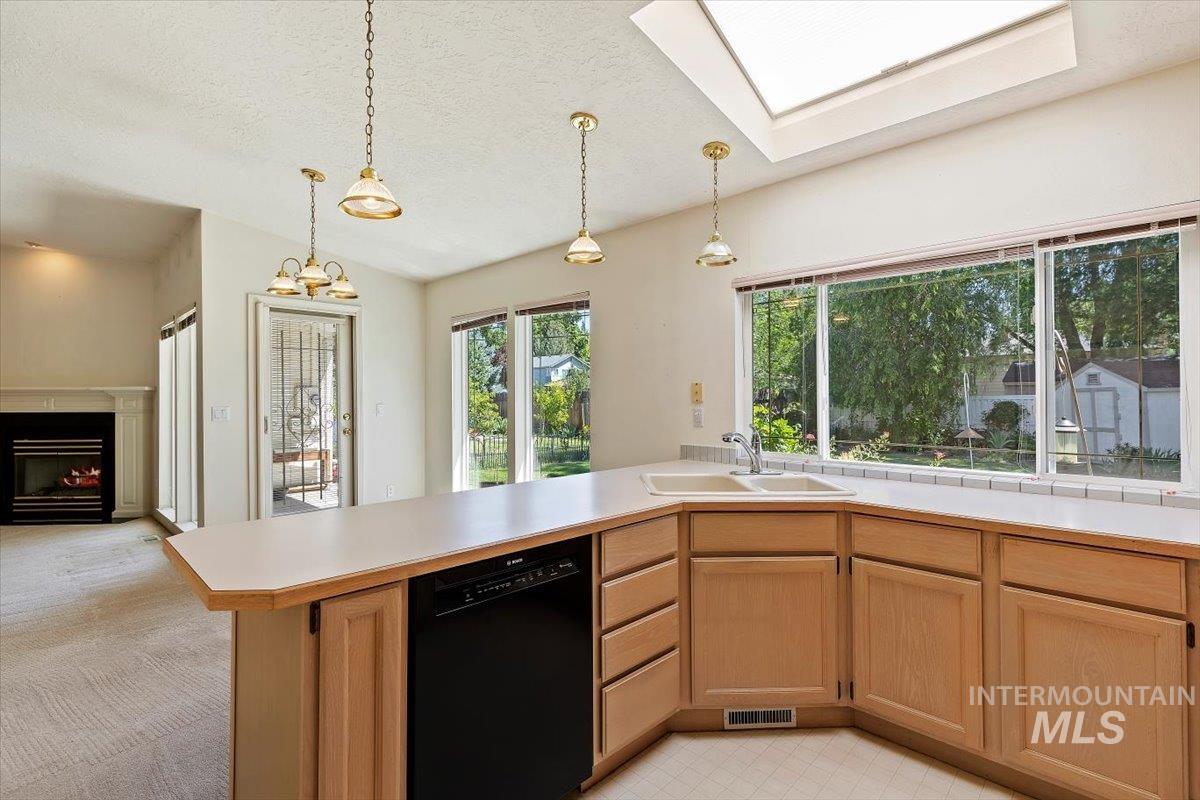 2056 N 28th, Boise, Idaho 83703, 2 Bedrooms, 2 Bathrooms, Residential For Sale, Price $425,900, 98999700