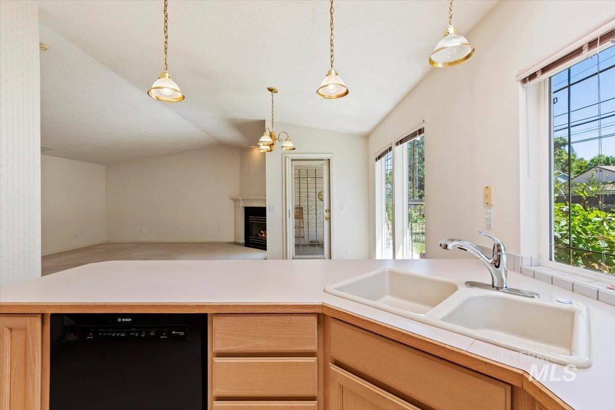 2056 N 28th, Boise, Idaho 83703, 2 Bedrooms, 2 Bathrooms, Residential For Sale, Price $425,900, 98999700