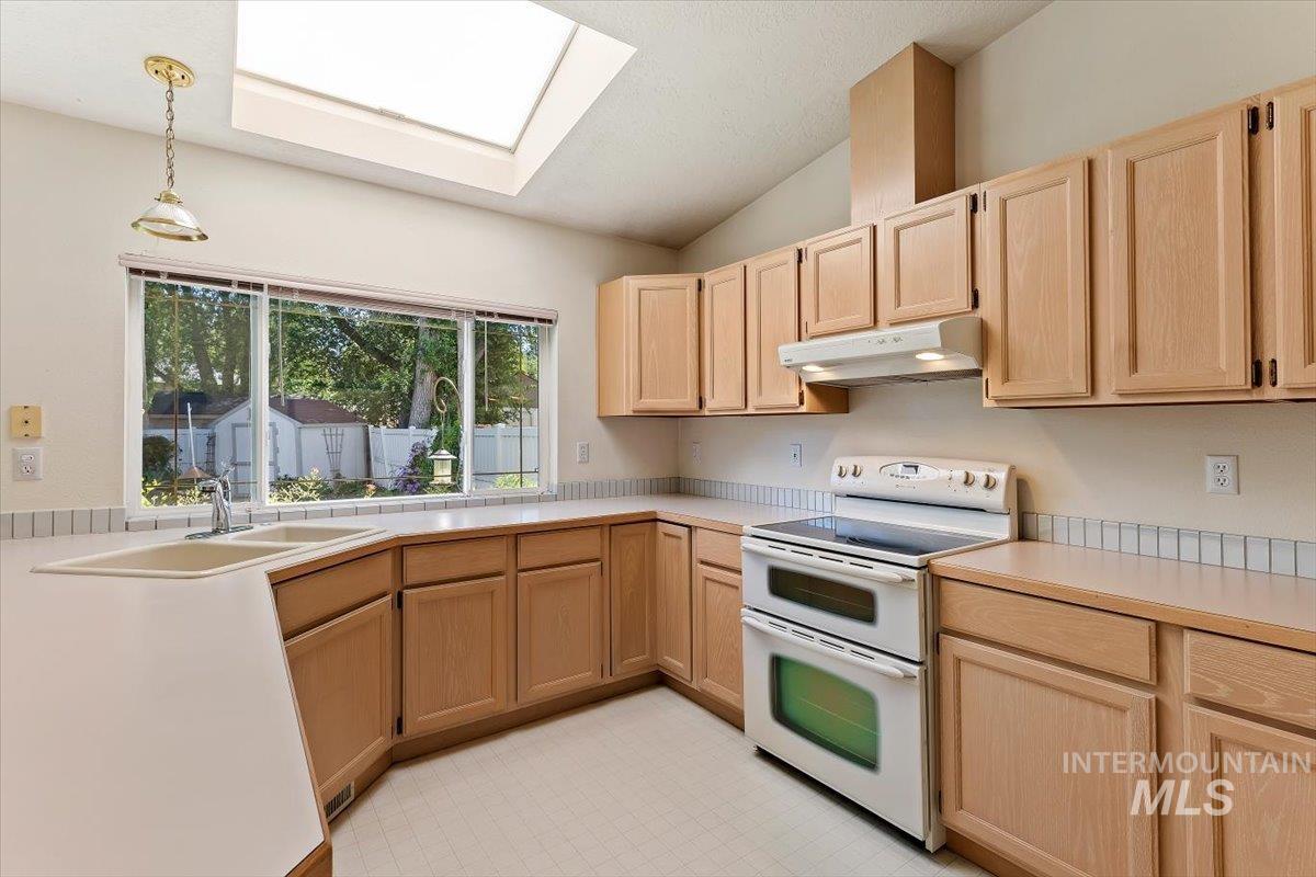 2056 N 28th, Boise, Idaho 83703, 2 Bedrooms, 2 Bathrooms, Residential For Sale, Price $425,900, 98999700