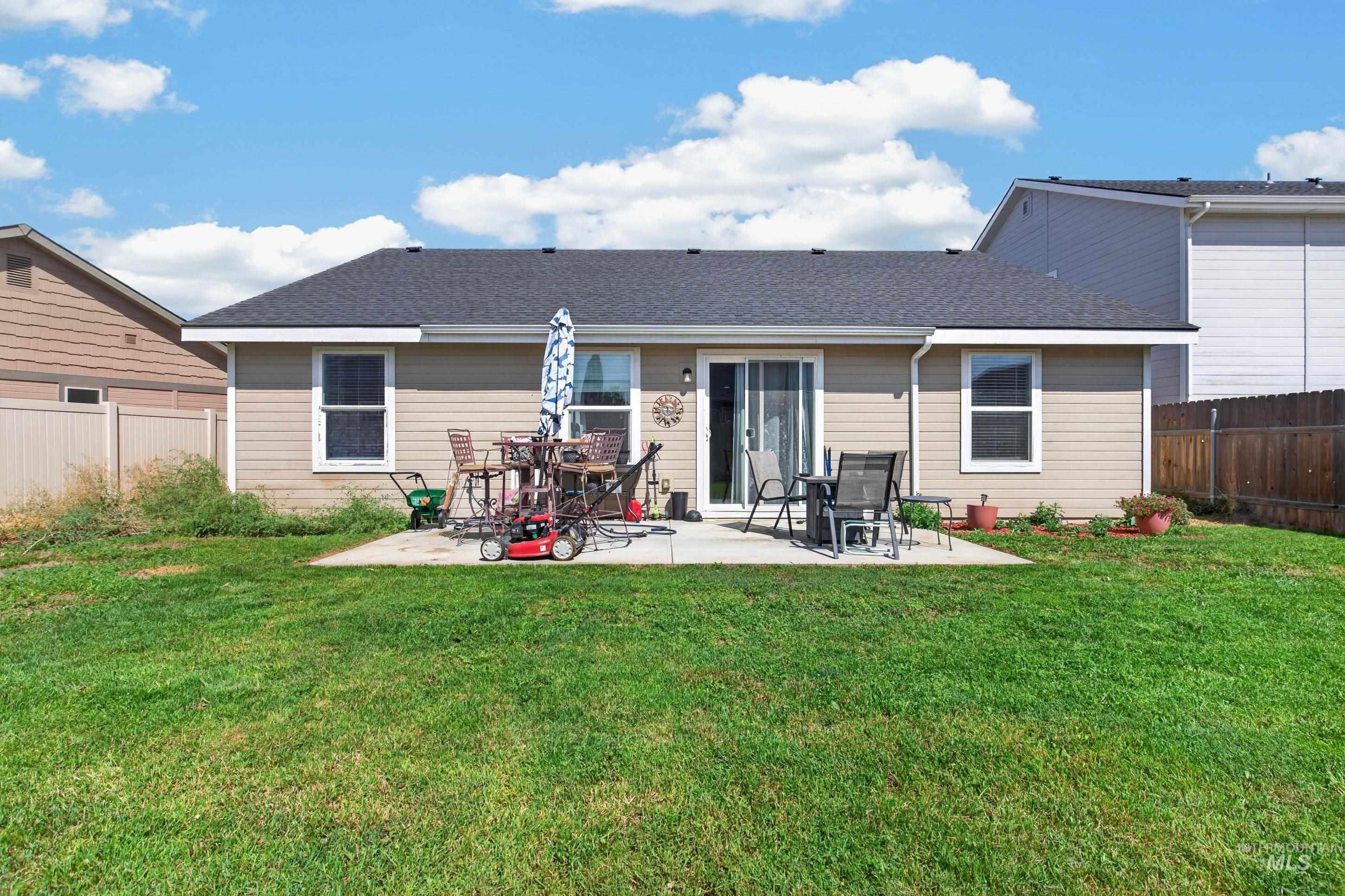 877 E Shady Ridge Dr, Kuna, Idaho 83634, 3 Bedrooms, 2 Bathrooms, Residential For Sale, Price $379,900, 98999704