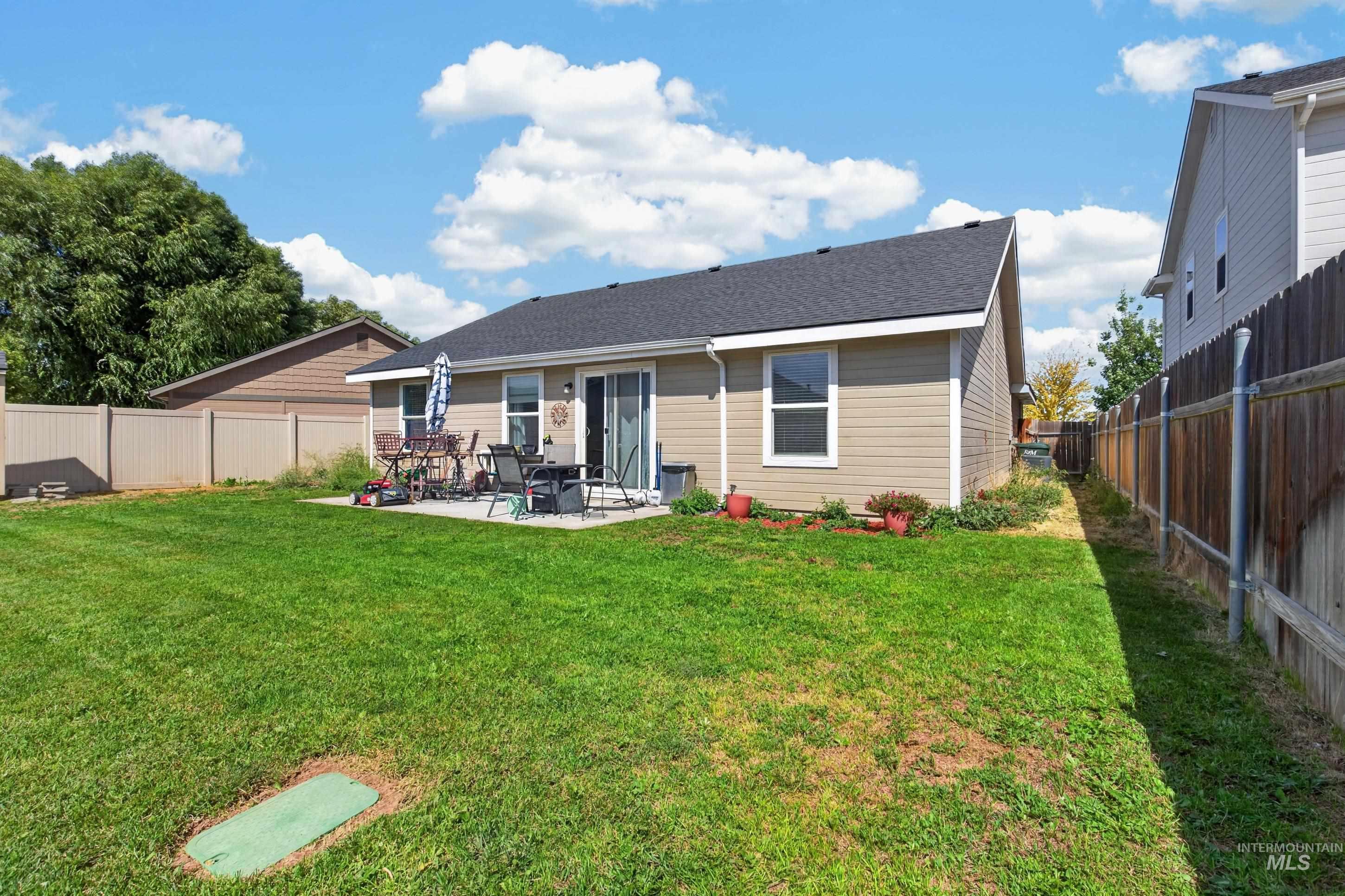 877 E Shady Ridge Dr, Kuna, Idaho 83634, 3 Bedrooms, 2 Bathrooms, Residential For Sale, Price $379,900, 98999704