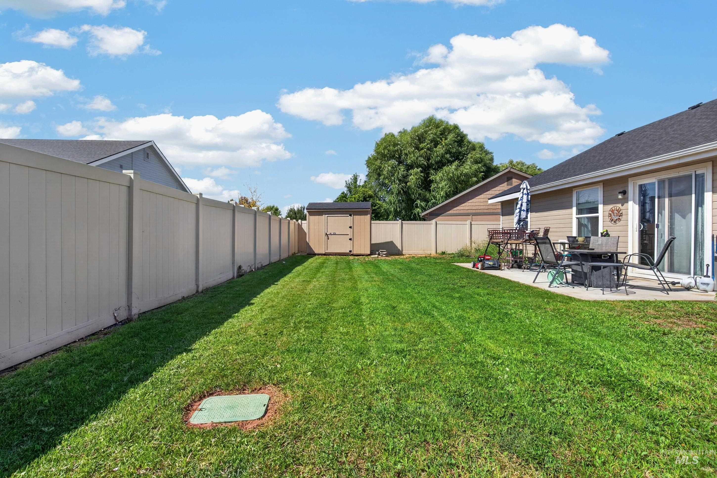 877 E Shady Ridge Dr, Kuna, Idaho 83634, 3 Bedrooms, 2 Bathrooms, Residential For Sale, Price $379,900, 98999704