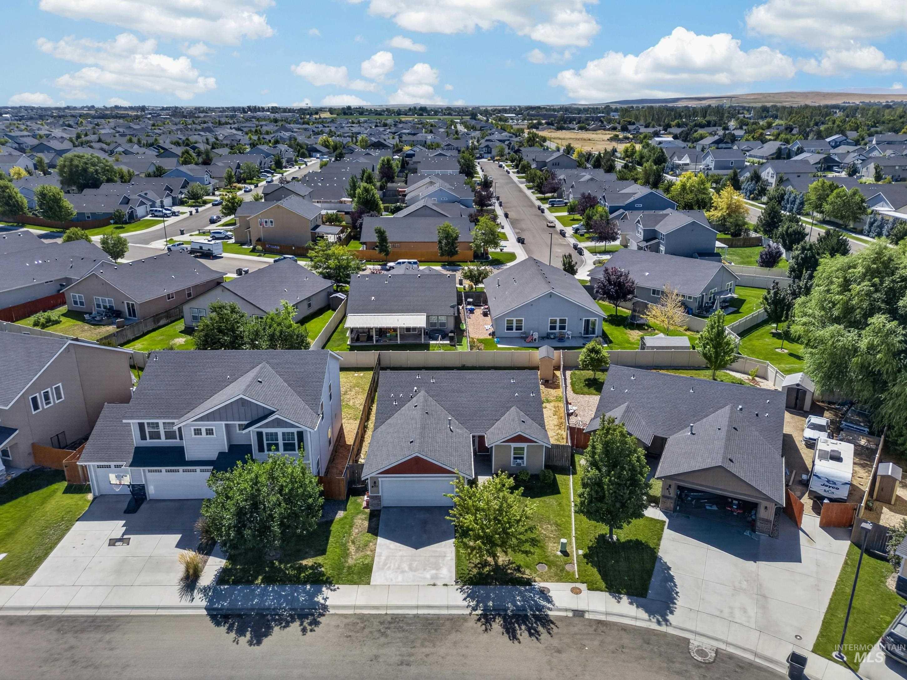 877 E Shady Ridge Dr, Kuna, Idaho 83634, 3 Bedrooms, 2 Bathrooms, Residential For Sale, Price $379,900, 98999704