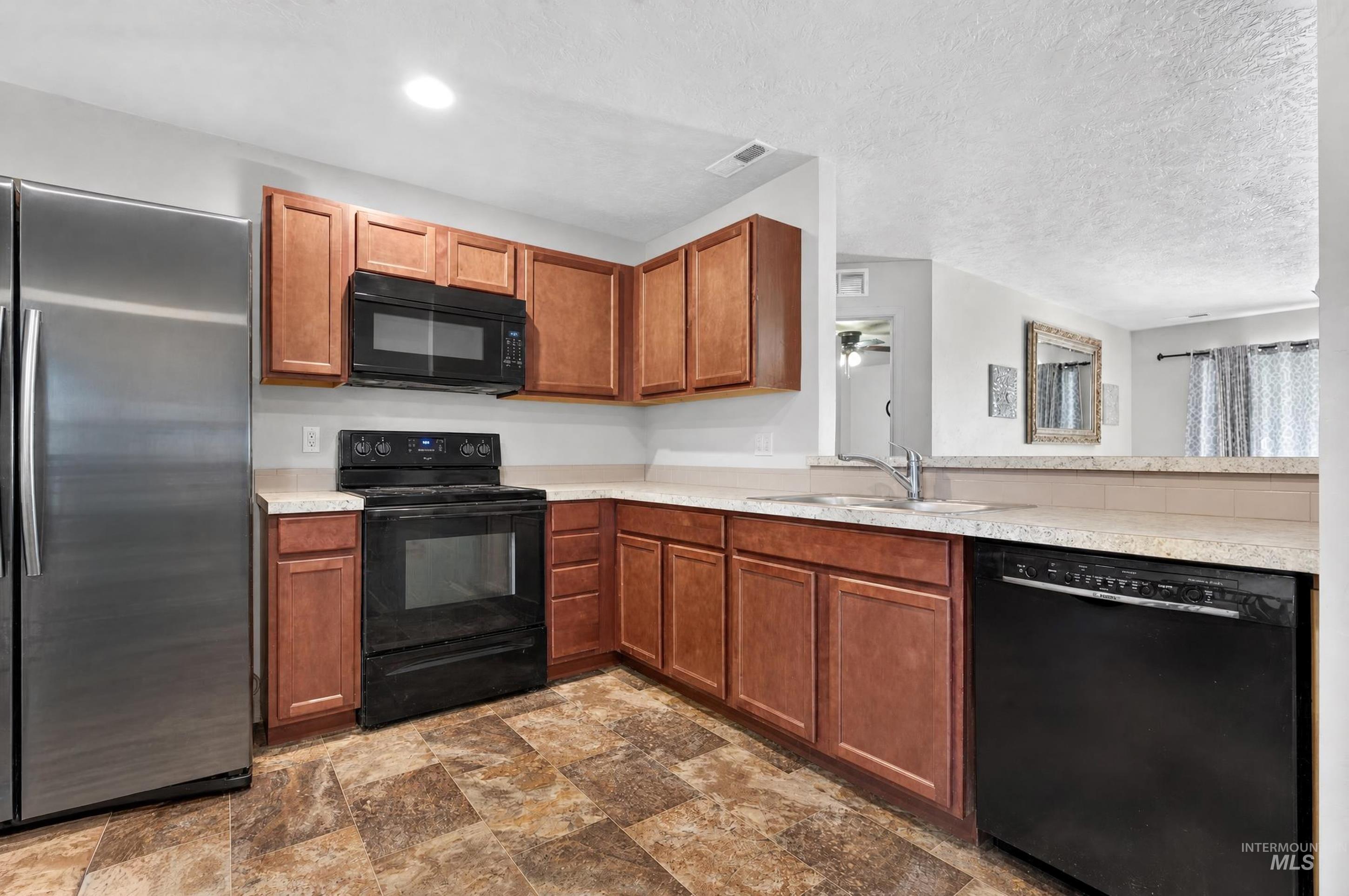 877 E Shady Ridge Dr, Kuna, Idaho 83634, 3 Bedrooms, 2 Bathrooms, Residential For Sale, Price $379,900, 98999704