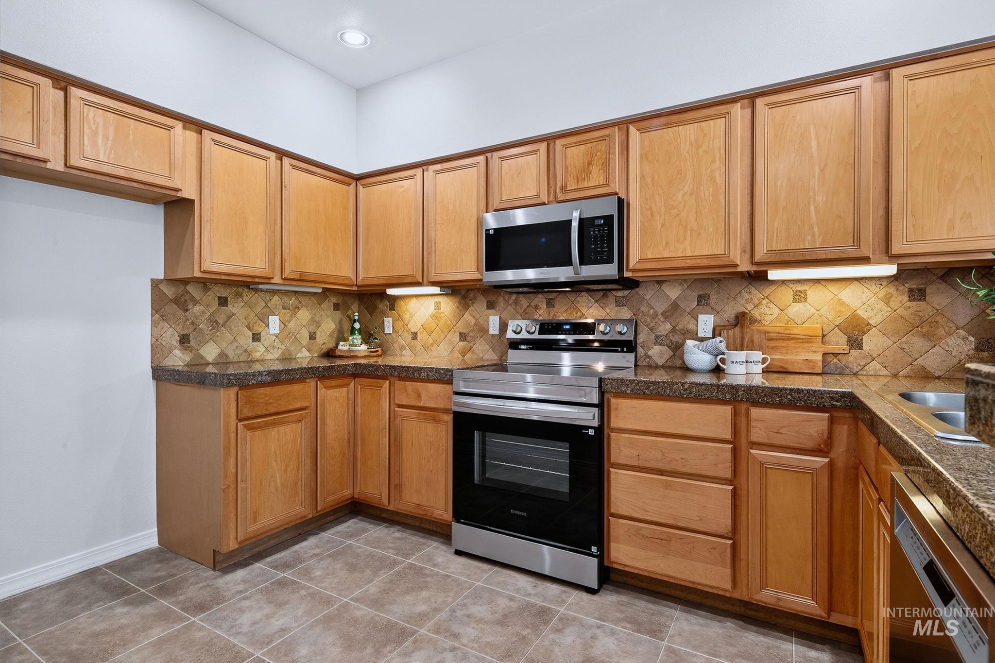 5170 S Surprise Way, Boise, Idaho 83716, 2 Bedrooms, 2 Bathrooms, Residential For Sale, Price $479,900, 98999708