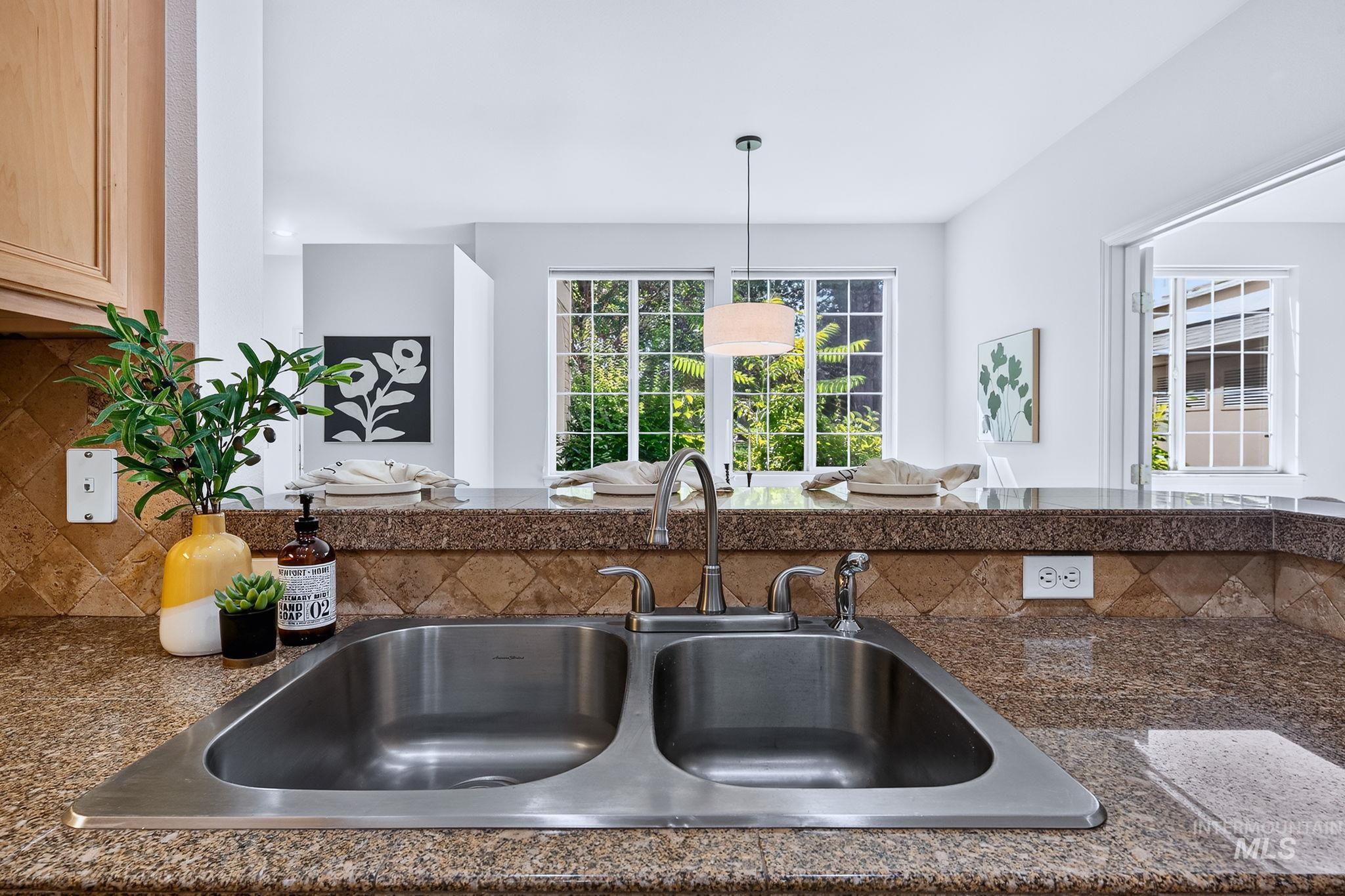 5170 S Surprise Way, Boise, Idaho 83716, 2 Bedrooms, 2 Bathrooms, Residential For Sale, Price $479,900, 98999708
