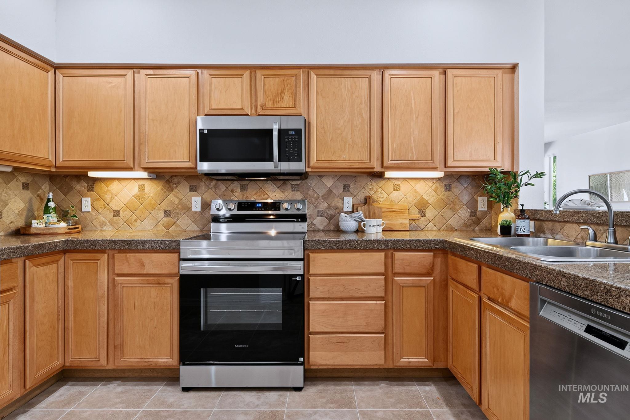 5170 S Surprise Way, Boise, Idaho 83716, 2 Bedrooms, 2 Bathrooms, Residential For Sale, Price $479,900, 98999708